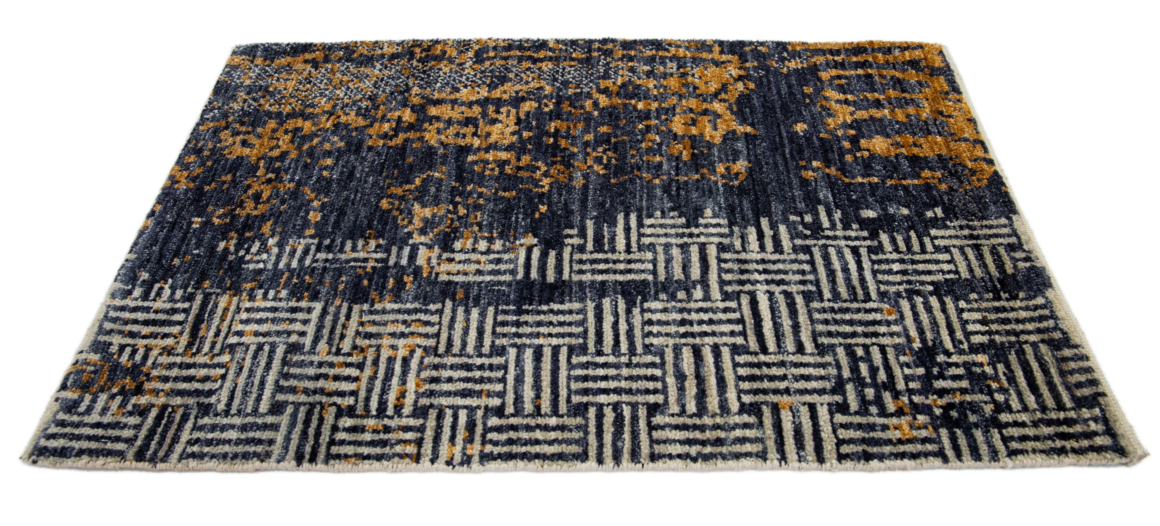 Der moderne Wollteppich von Apadana. Kundenspezifische Größen und Farben auf Bestellung. 

MATERIAL: Wolle 
Techniken: Handgeknüpft
Stil: Modern Abstrakt
Vorlaufzeit: Ca. 15-16 Wochen verfügbar 
Farben: Wie abgebildet, andere individuelle Farben