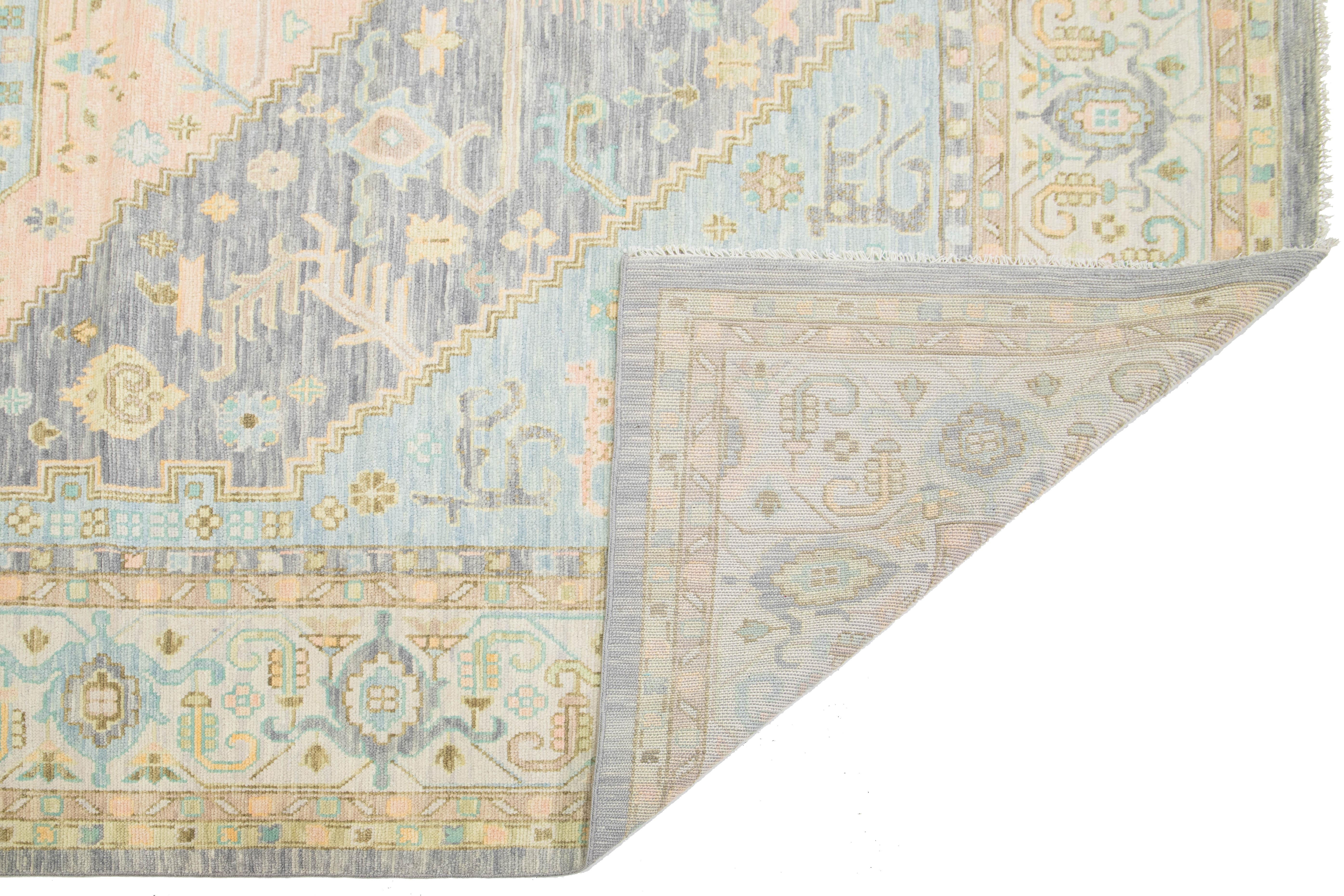 Indien Modern Handmade Oushak Style Wool Rug In Peach and Blue With Medallion Design en vente