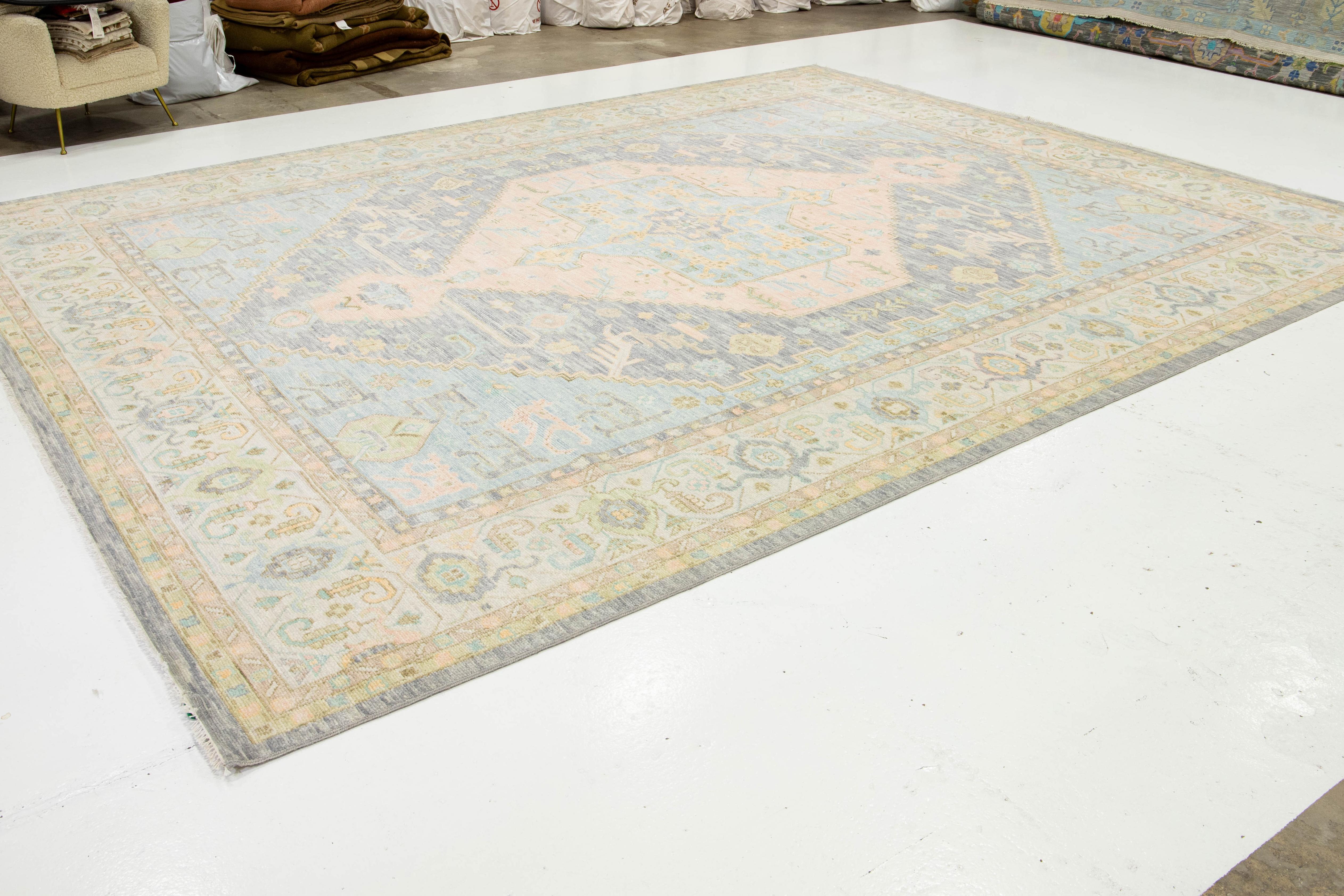 Noué à la main Modern Handmade Oushak Style Wool Rug In Peach and Blue With Medallion Design en vente