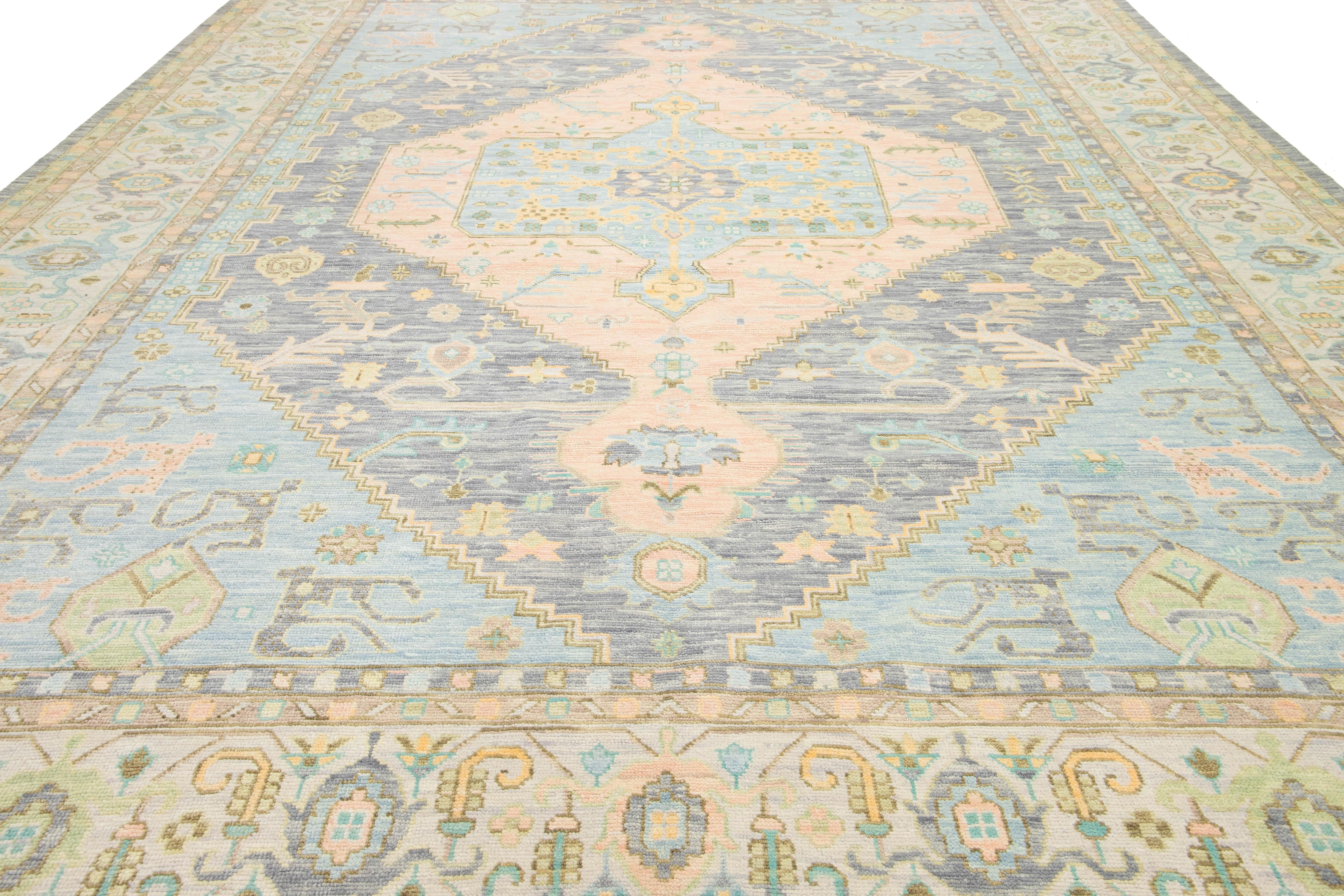 Laine Modern Handmade Oushak Style Wool Rug In Peach and Blue With Medallion Design en vente