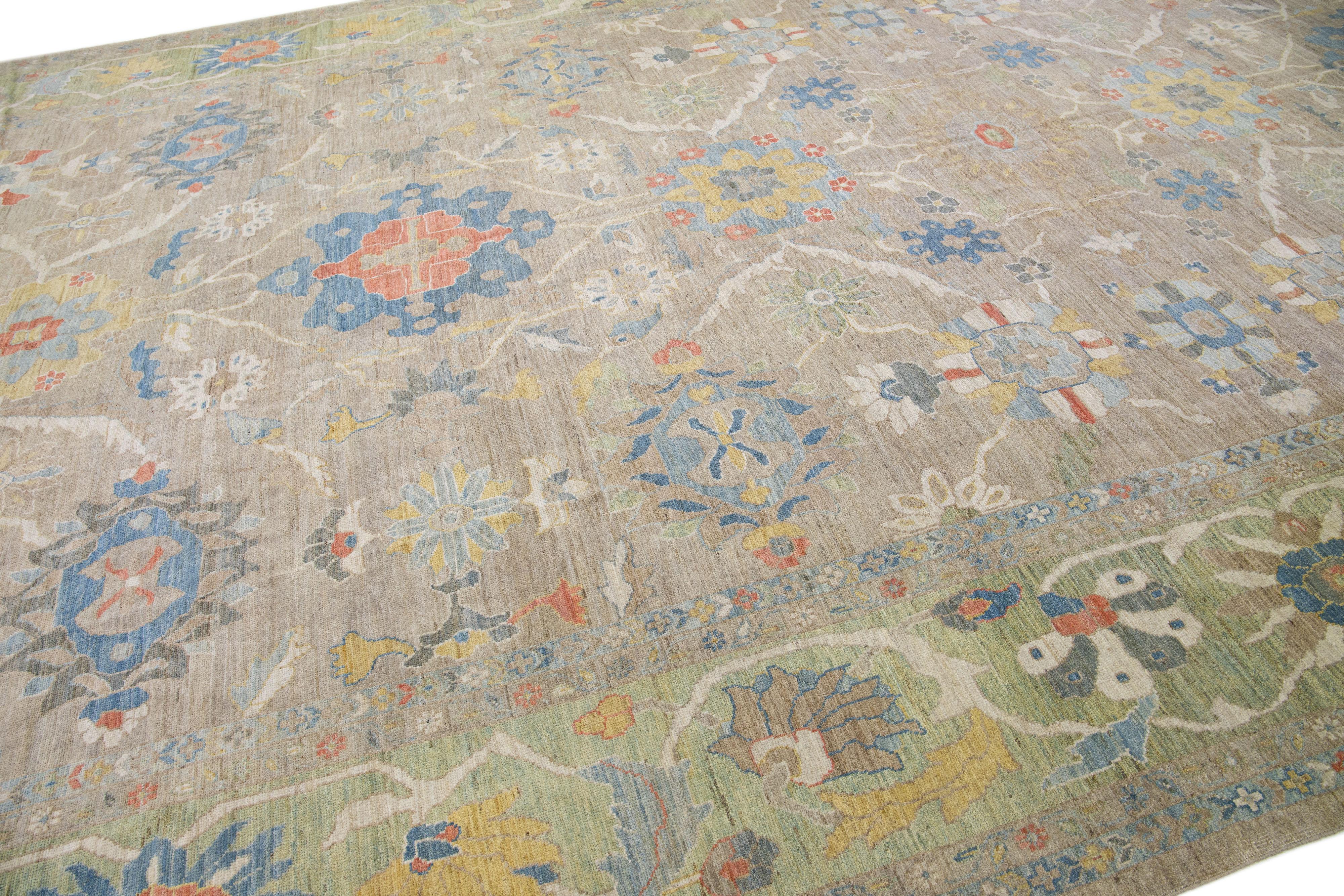 Moderner handgefertigter Palast  Sultanabad-Wollteppich mit Blumenmotiv in Hellbraun im Zustand „Neu“ im Angebot in Norwalk, CT