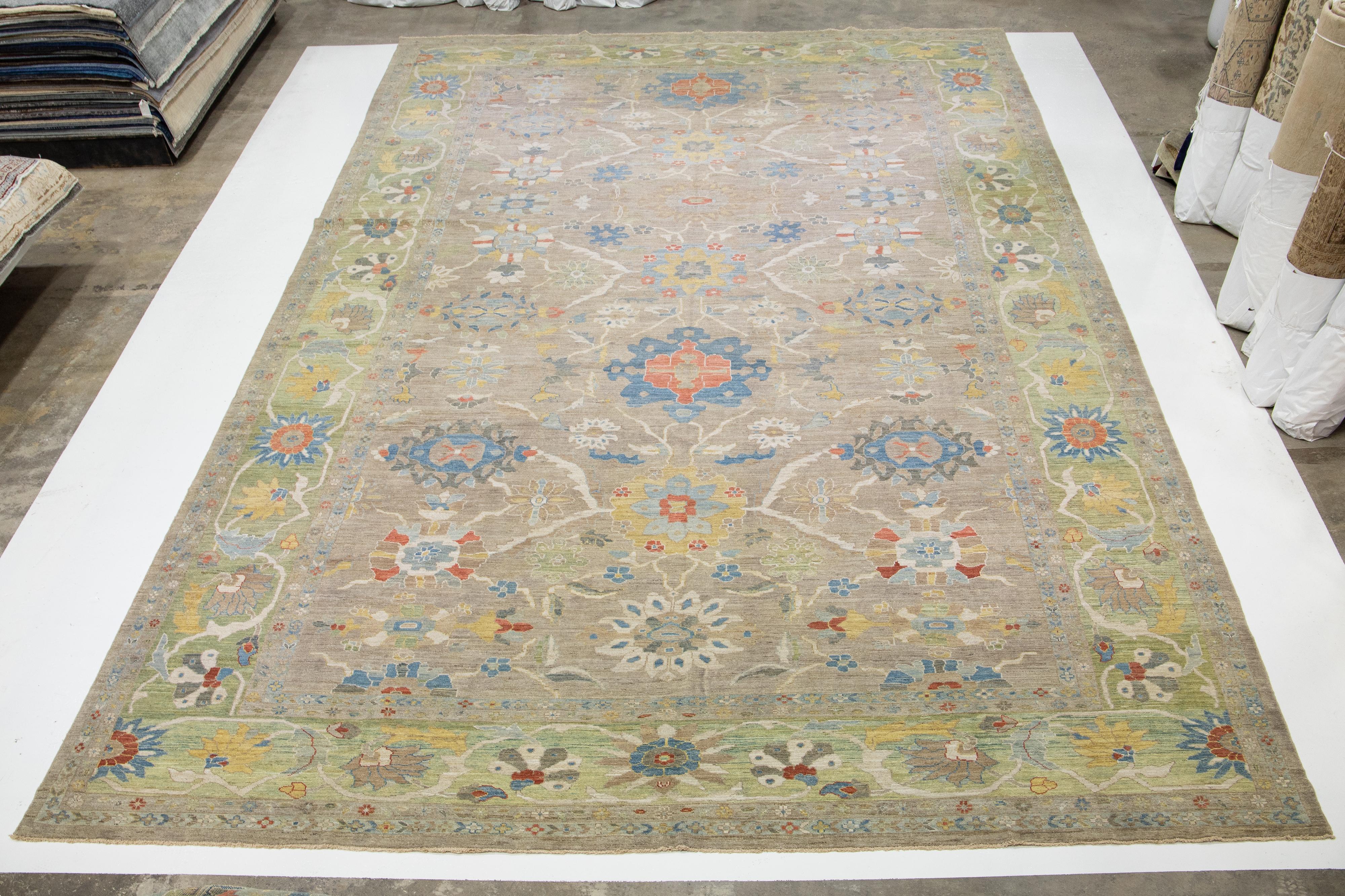 Moderner handgefertigter Palast  Sultanabad-Wollteppich mit Blumenmotiv in Hellbraun im Angebot 2