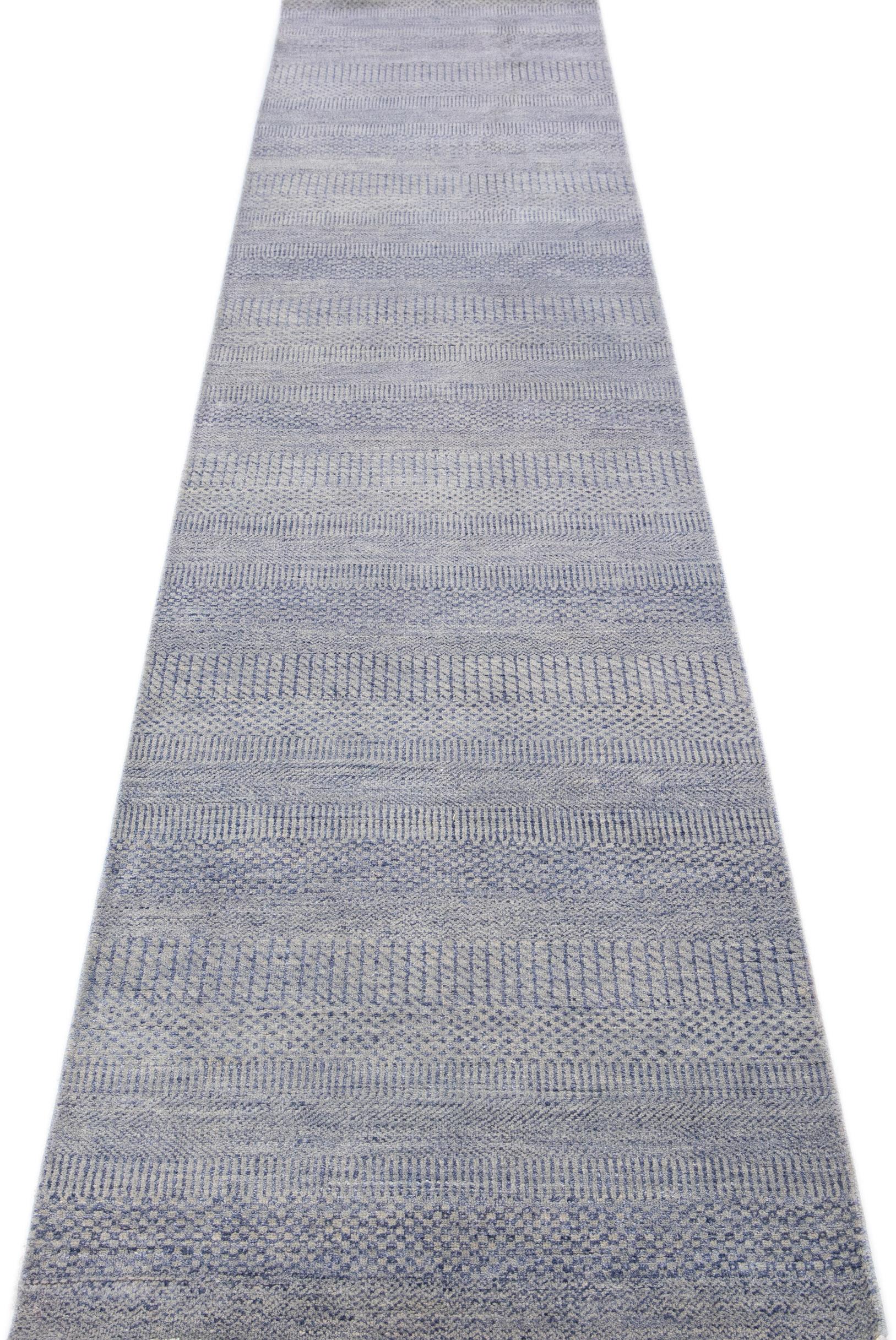 Beautiful contemporary Savannah hand knotted wool rug with a finely detailed in ivory and blue color field in an all-over white geometric pattern.

This rug measures: 2'6