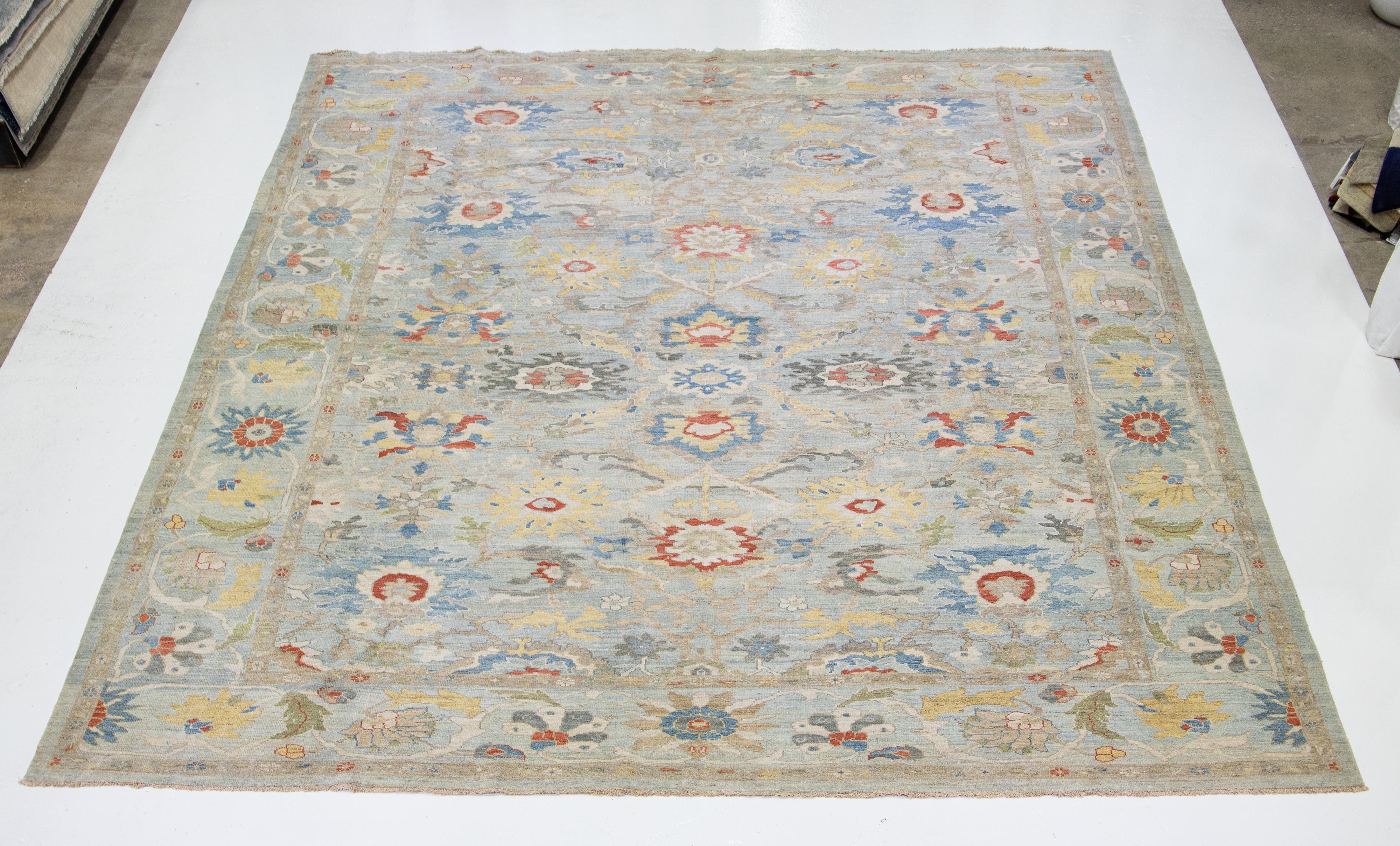 Moderner handgefertigter Sultanabad-Wollteppich mit Allover-Muster in Hellblau im Angebot 1