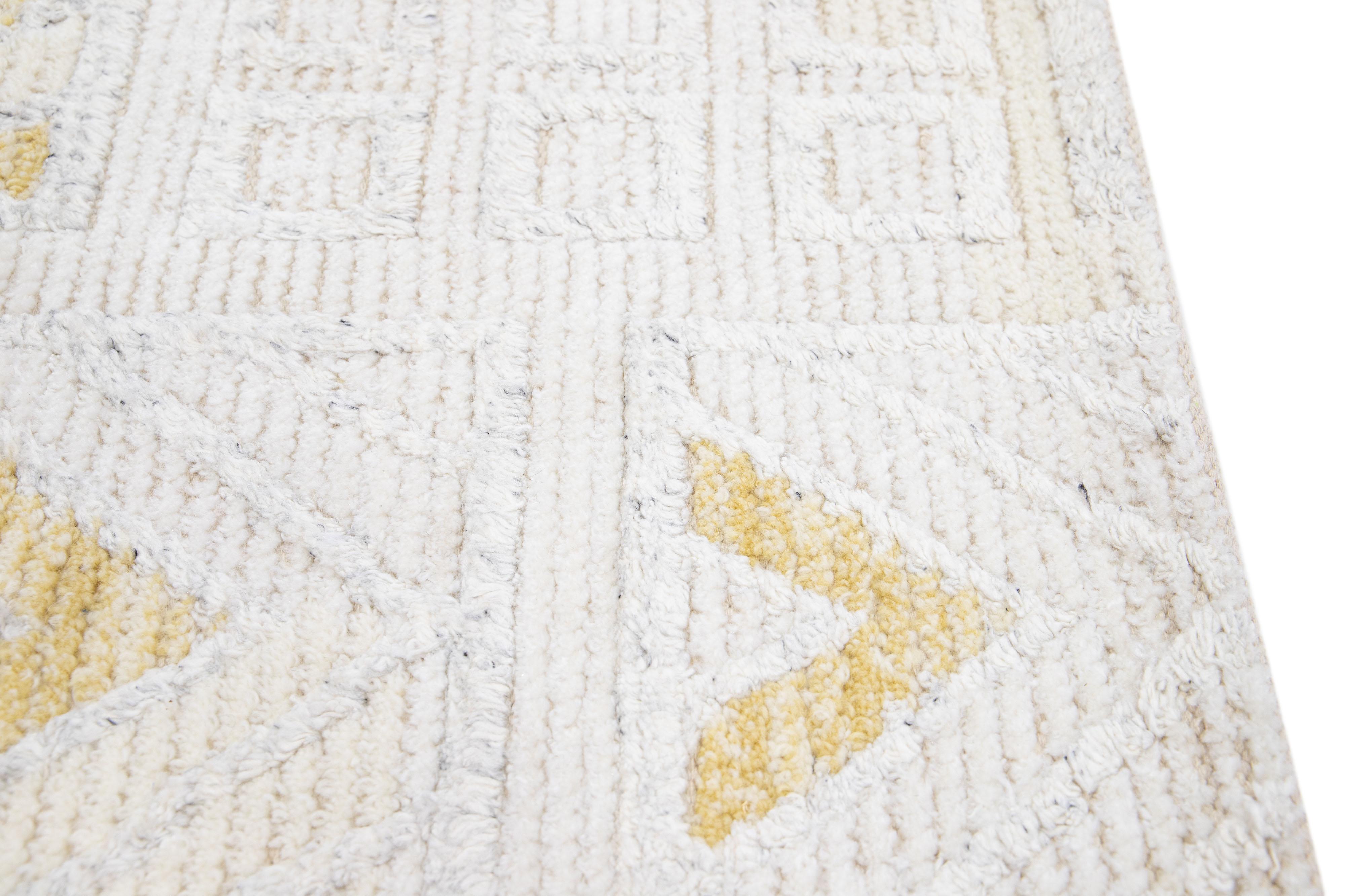 Indien Tapis en laine beige de style suédois moderne fait à la main en vente