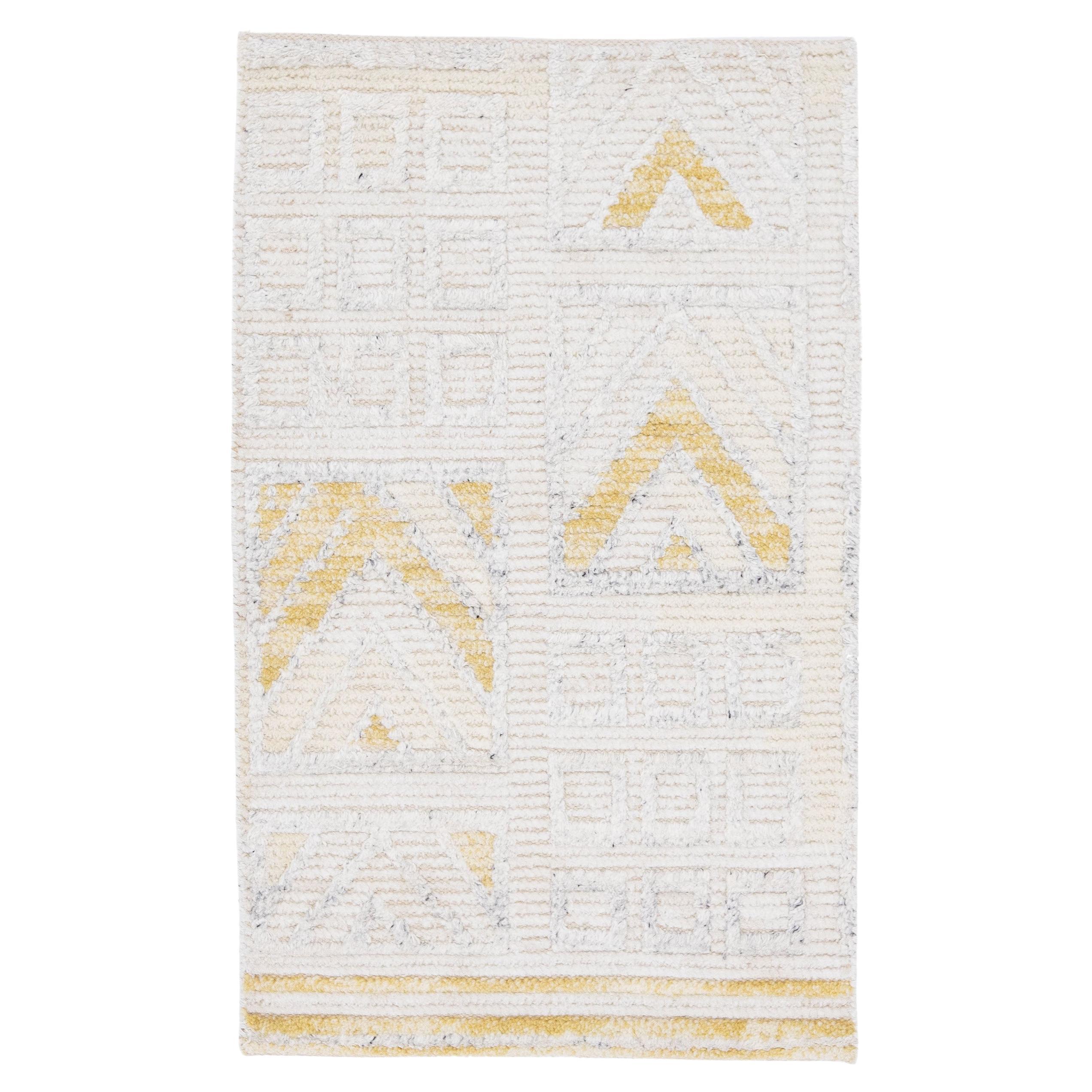Tapis en laine beige de style suédois moderne fait à la main