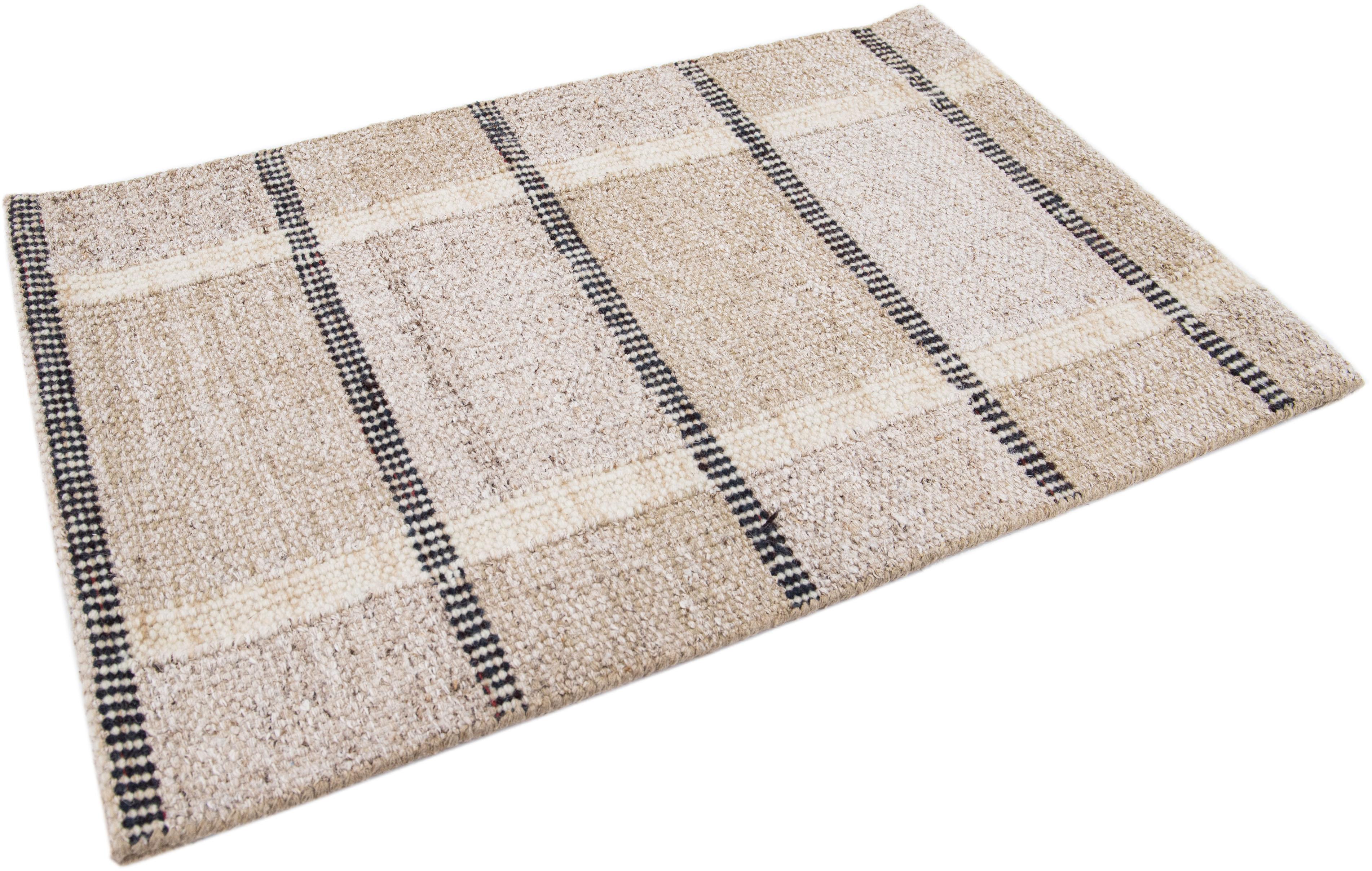 Noué à la main The Moderns Handmade Swedish Style Brown Custom Wool Rug (tapis de laine moderne fait à la main) en vente