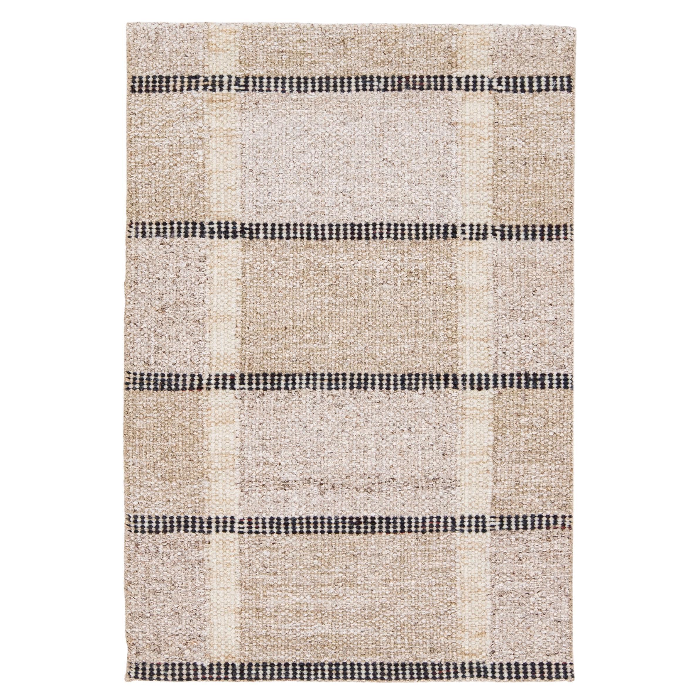 The Moderns Handmade Swedish Style Brown Custom Wool Rug (tapis de laine moderne fait à la main)