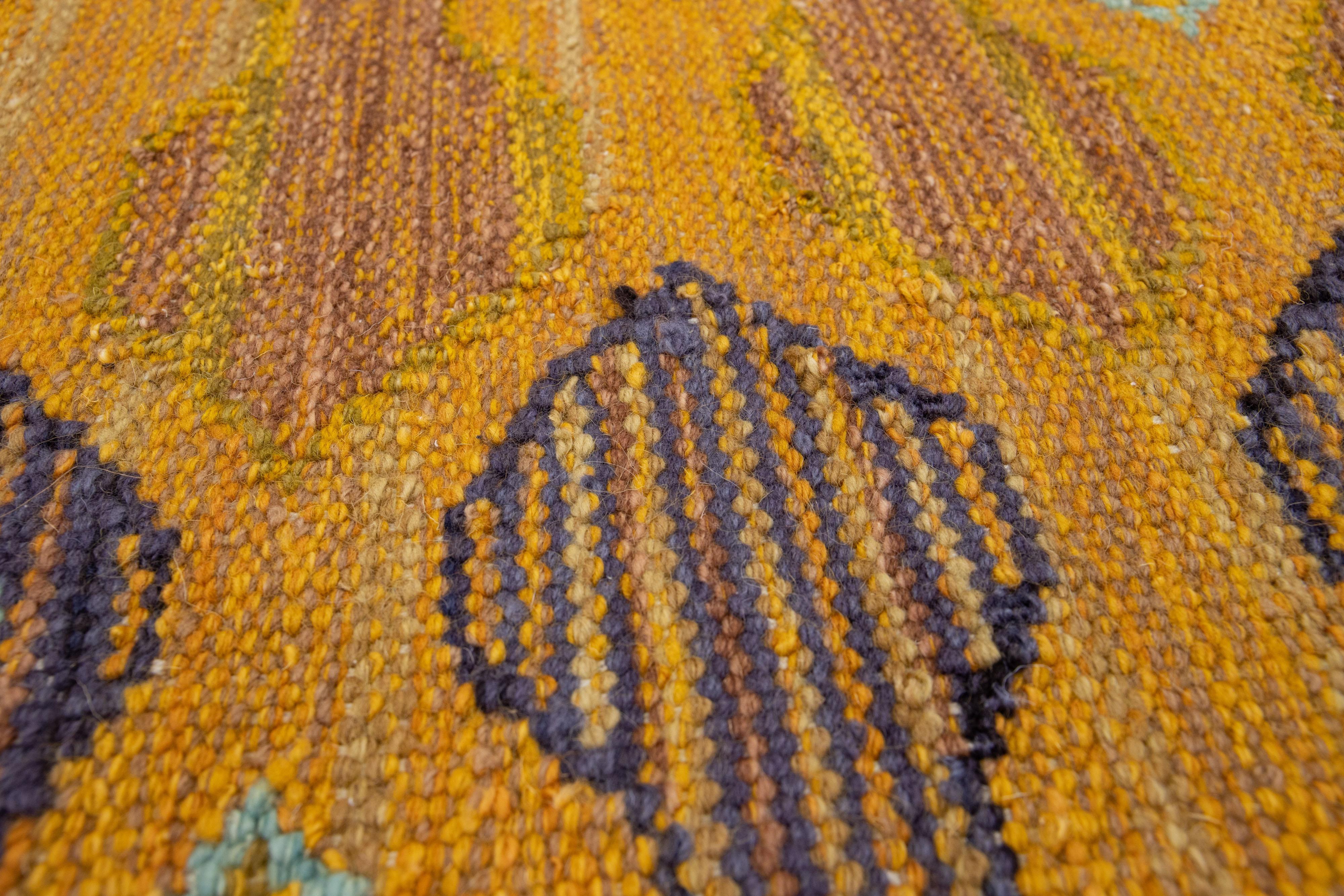 Tapis personnalisé en laine de style suédois moderne d'Apadana. Tailles et couleurs personnalisées sur commande.

MATERIAL : laine naturelle.
Techniques : tissage à la main.
Style : Moderne suédois.
Délai de livraison : Approx. 15-16 semaines