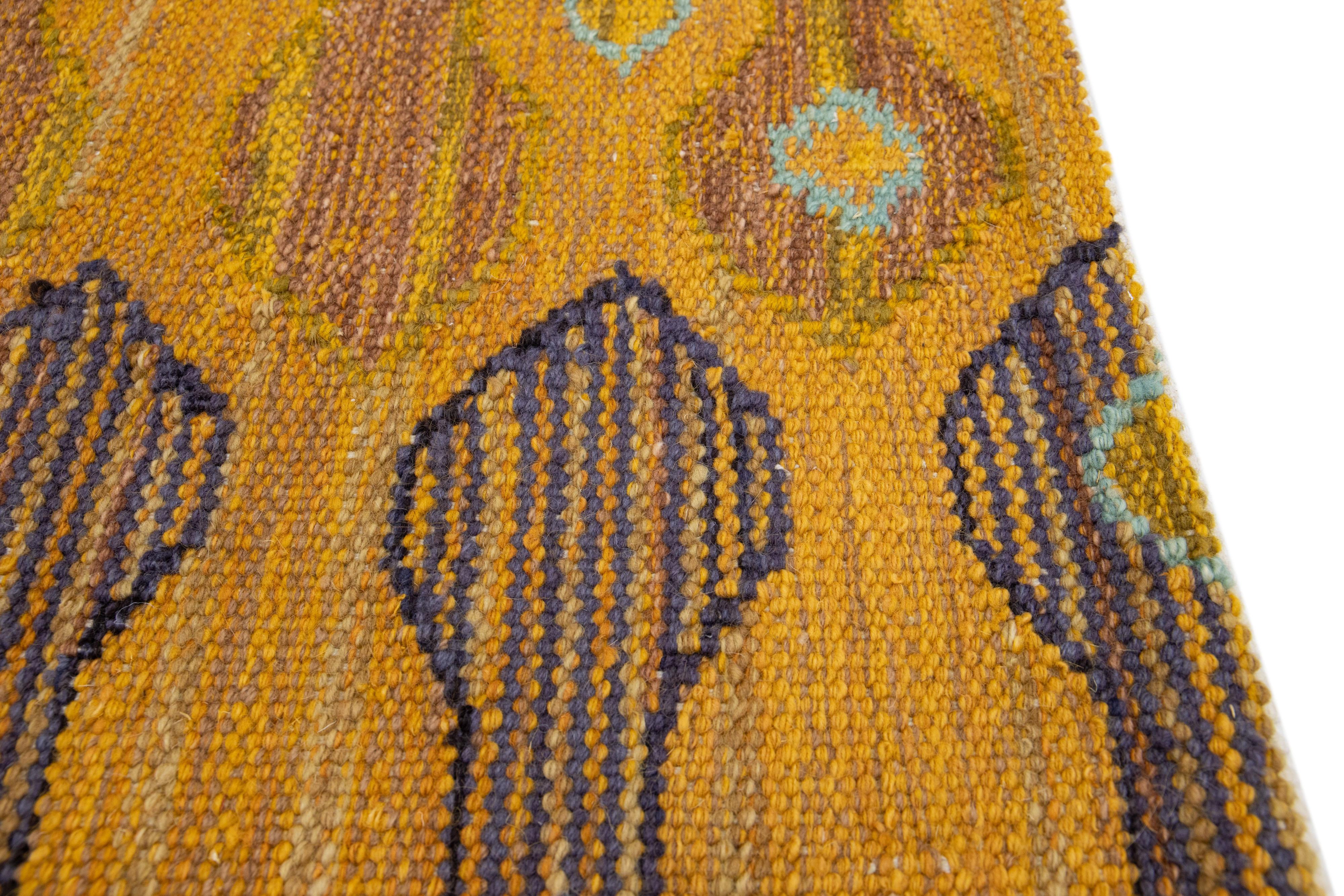 Indien Tapis moderne en laine dorée fait à la main de style suédois sur mesure en vente