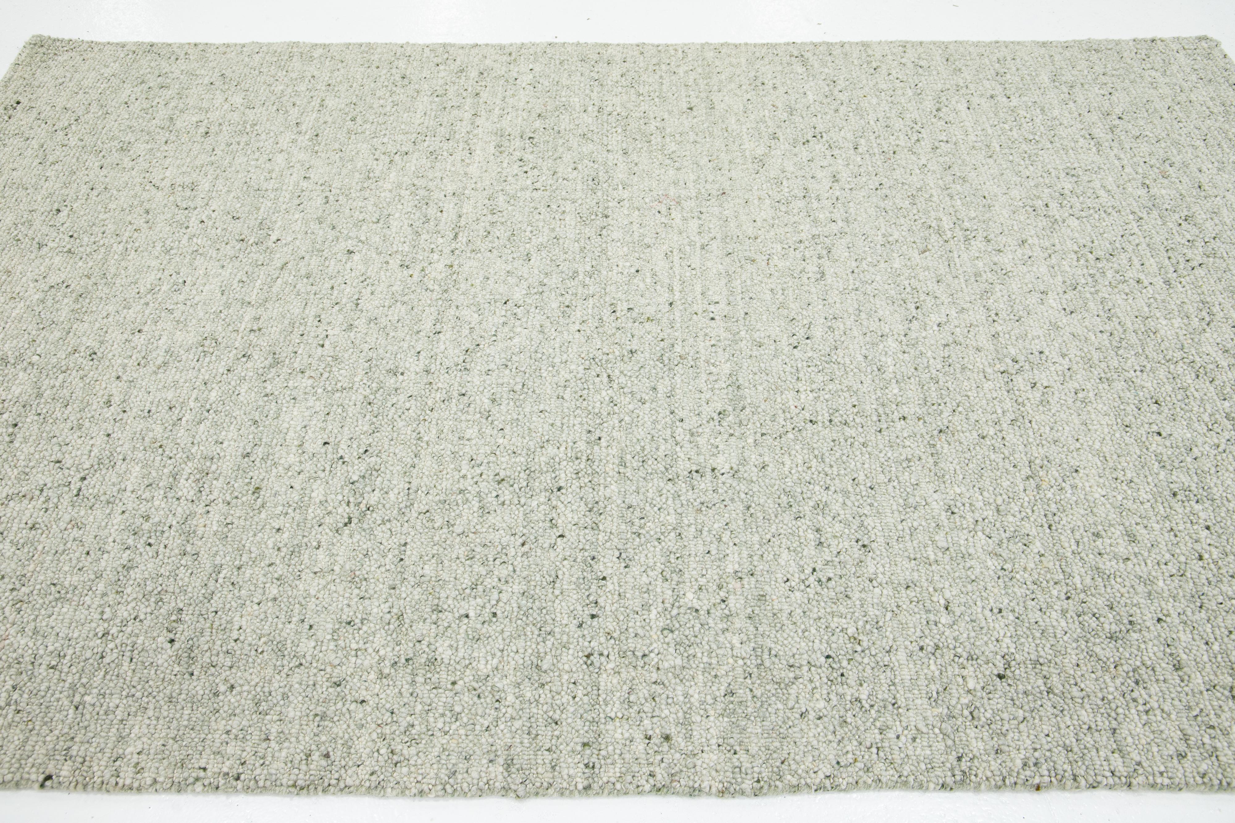 Alfombra de lana de diseño moderno y textura artesanal en verde claro Anudado a mano en venta