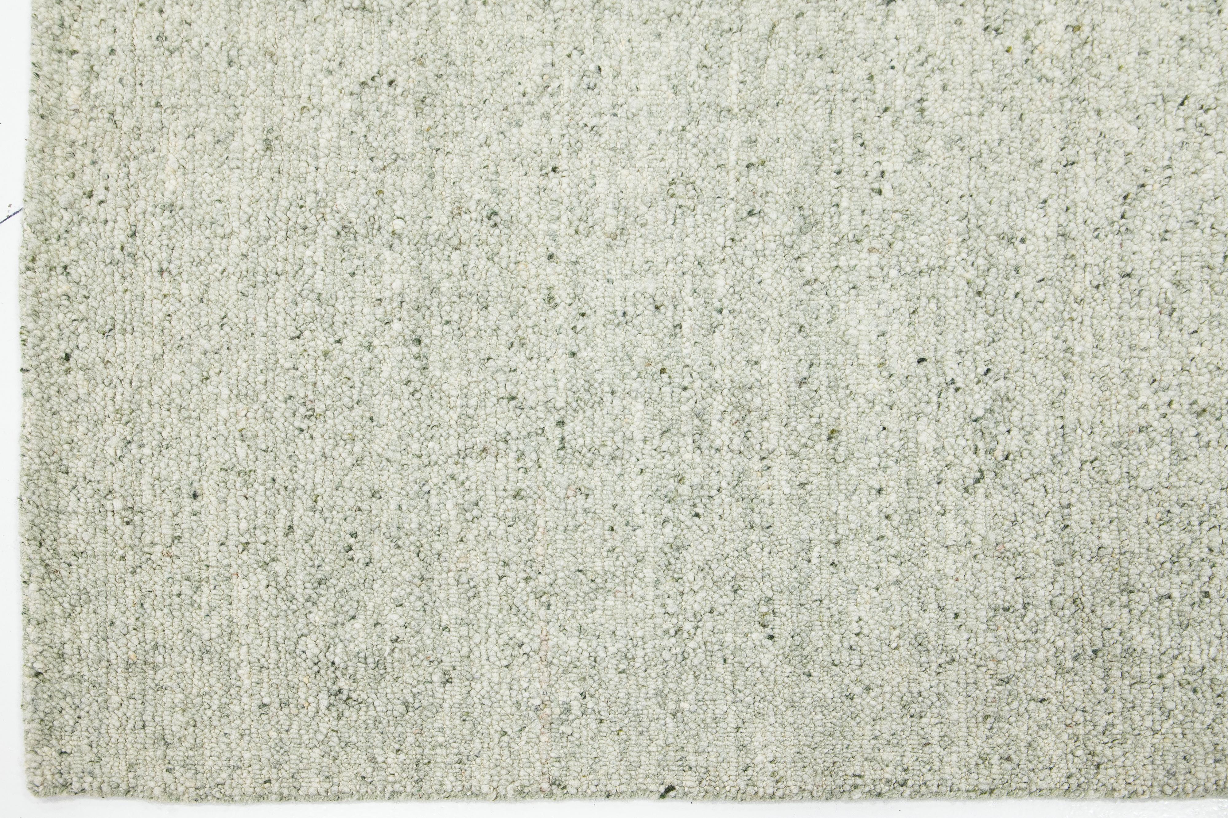 Alfombra de lana de diseño moderno y textura artesanal en verde claro en Nuevo estado para la venta en Norwalk, CT