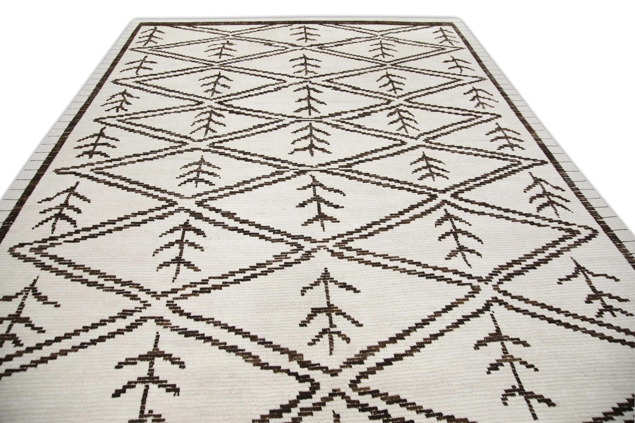 Handgefertigter Tulu-Teppich in Braun mit geometrischem Design, 8'9