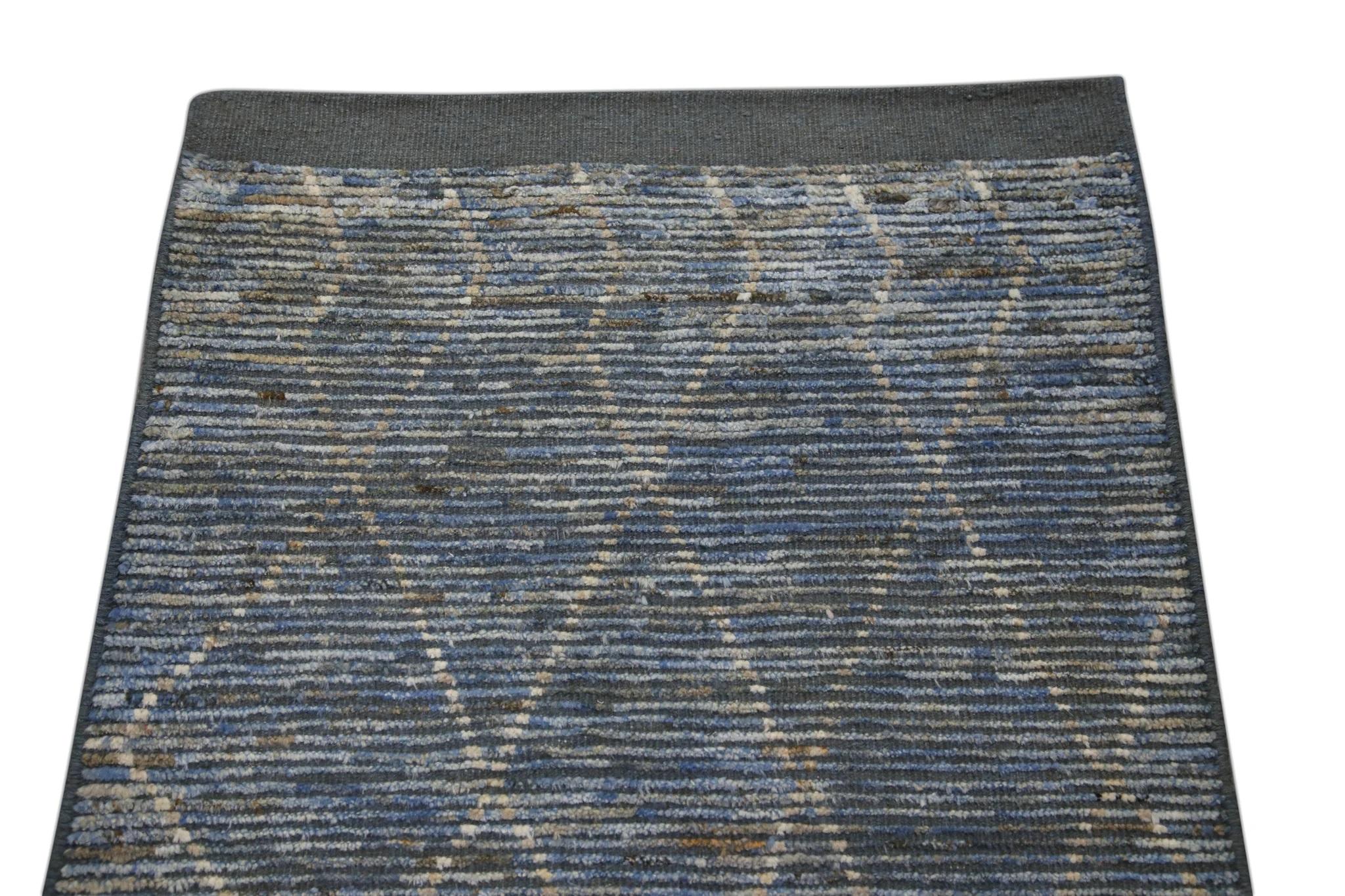 Turco Runner Tulu in lana marrone e blu con design geometrico moderno fatto a mano 2'9