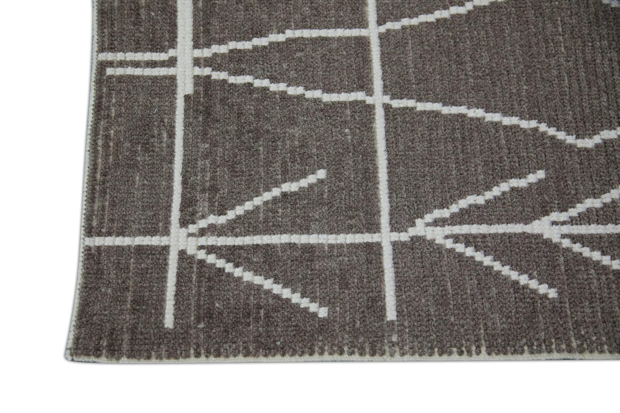 Brauner moderner handgefertigter Tulu-Läufer aus Wolle in geometrischem Design 2'10