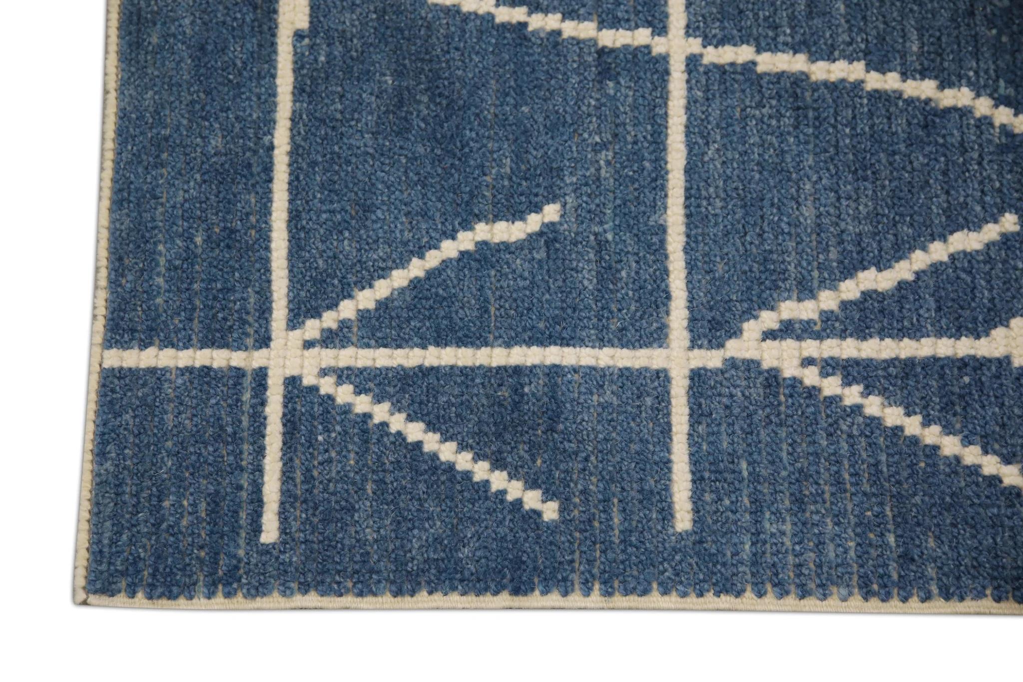 Blauer moderner handgefertigter Tulu-Läufer aus Wolle in geometrischem Design 2'10