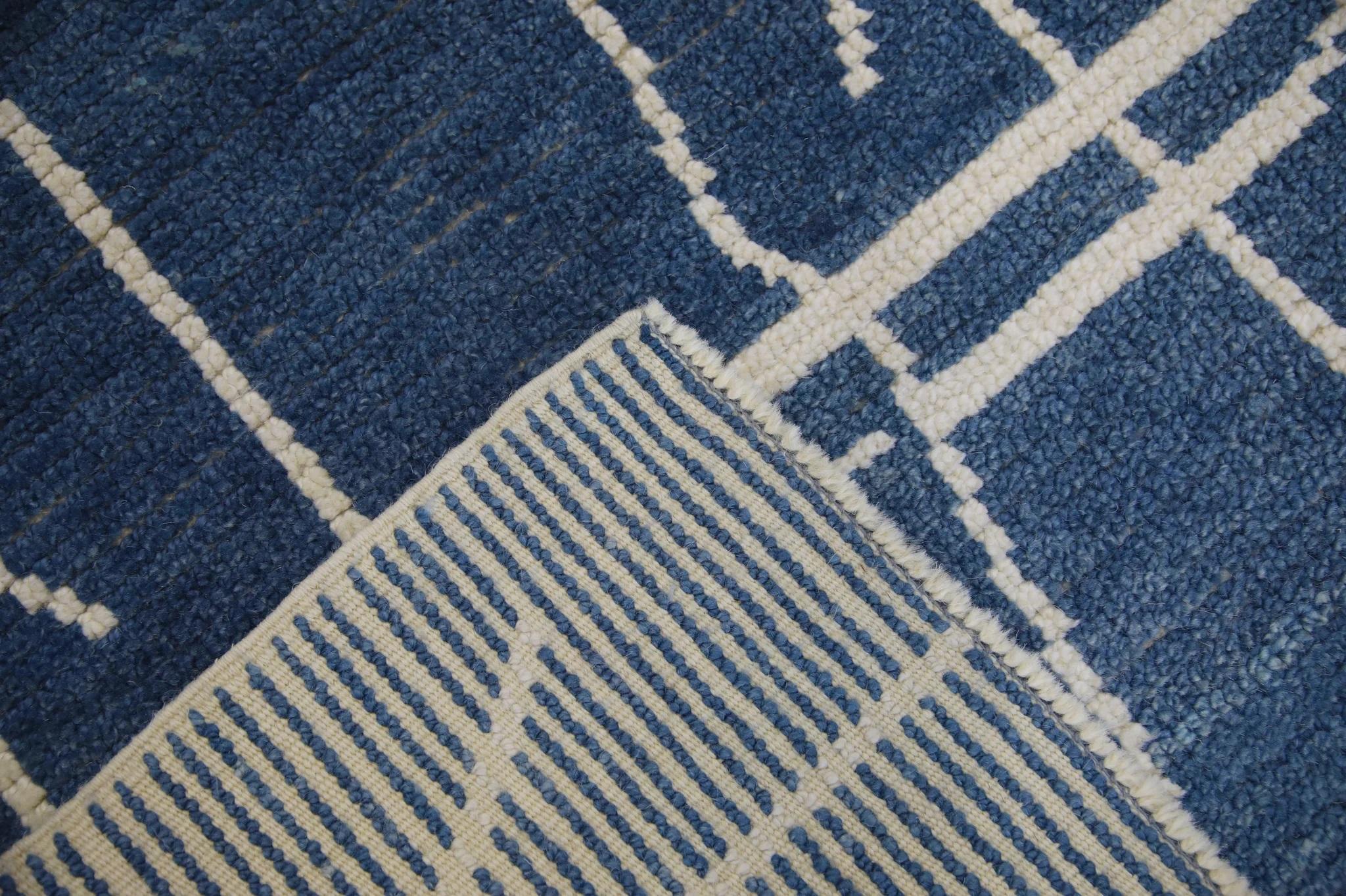 Blauer moderner handgefertigter Tulu-Läufer aus Wolle in geometrischem Design 2'10