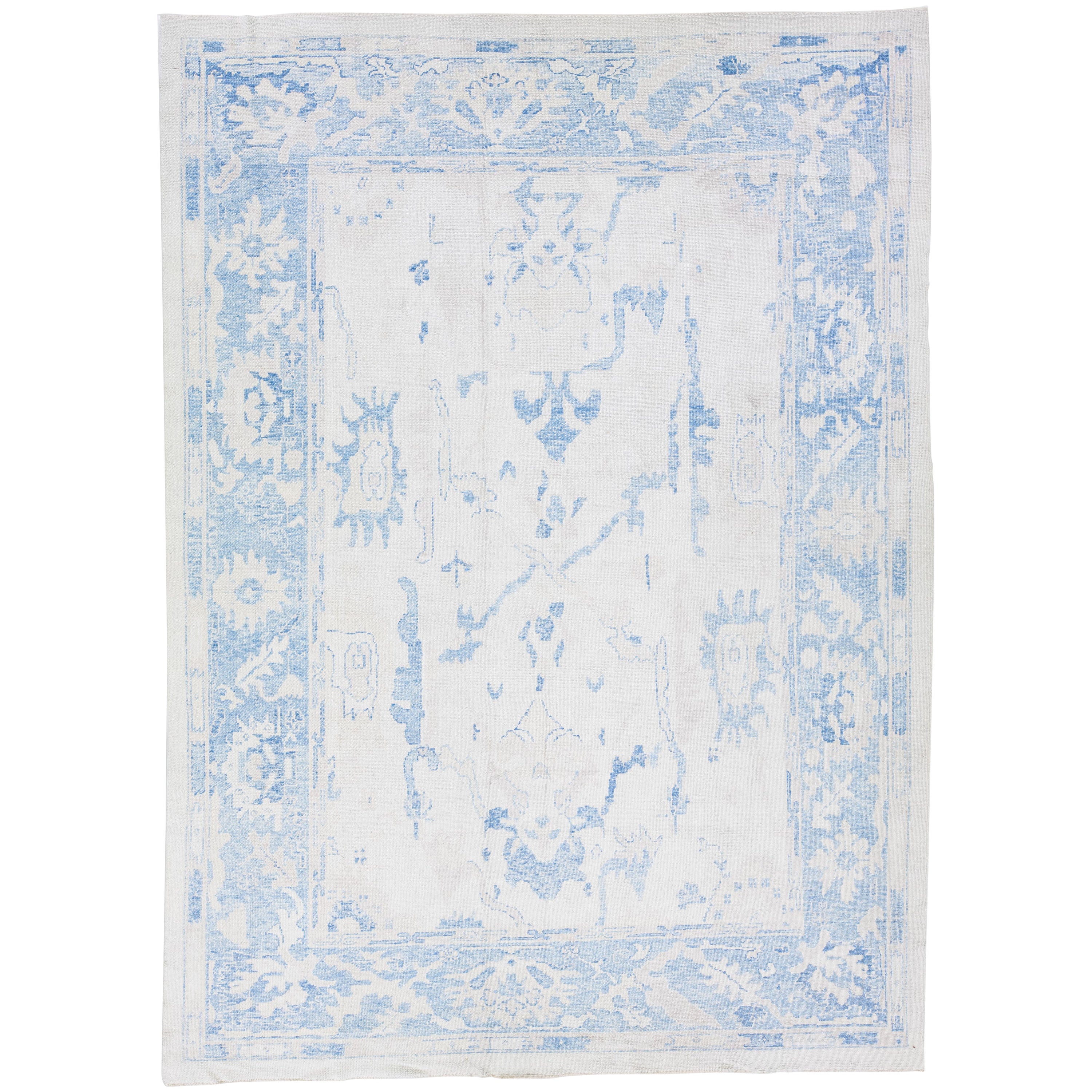 Tappeto moderno fatto a mano in lana Oushak Beige Floreale in vendita