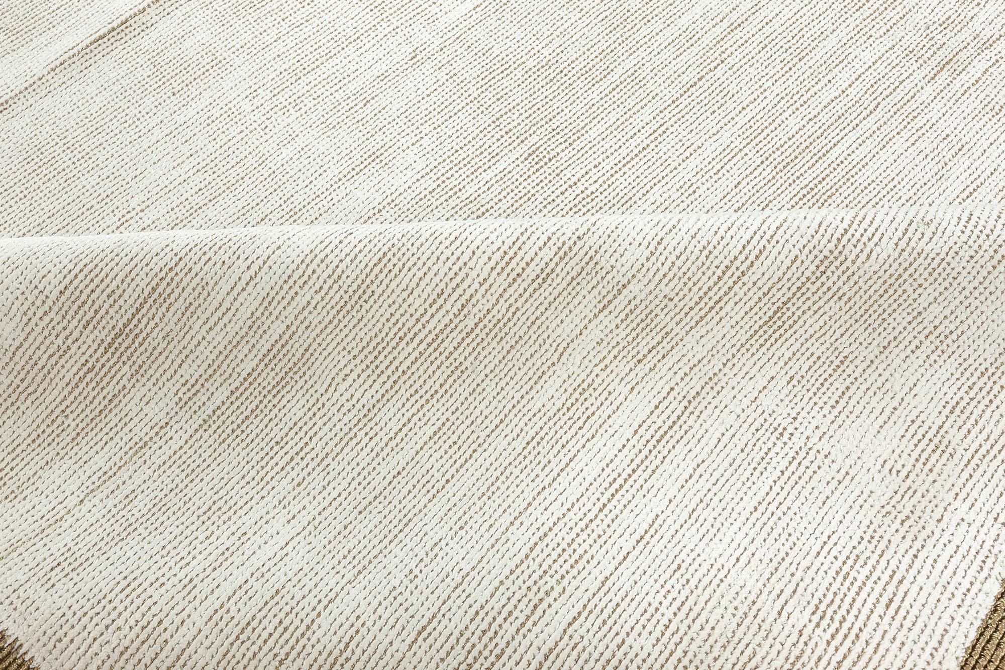 Tappeto moderno in lana e seta fatto a mano da Doris Leslie Blau.
Dimensioni: 12'3
