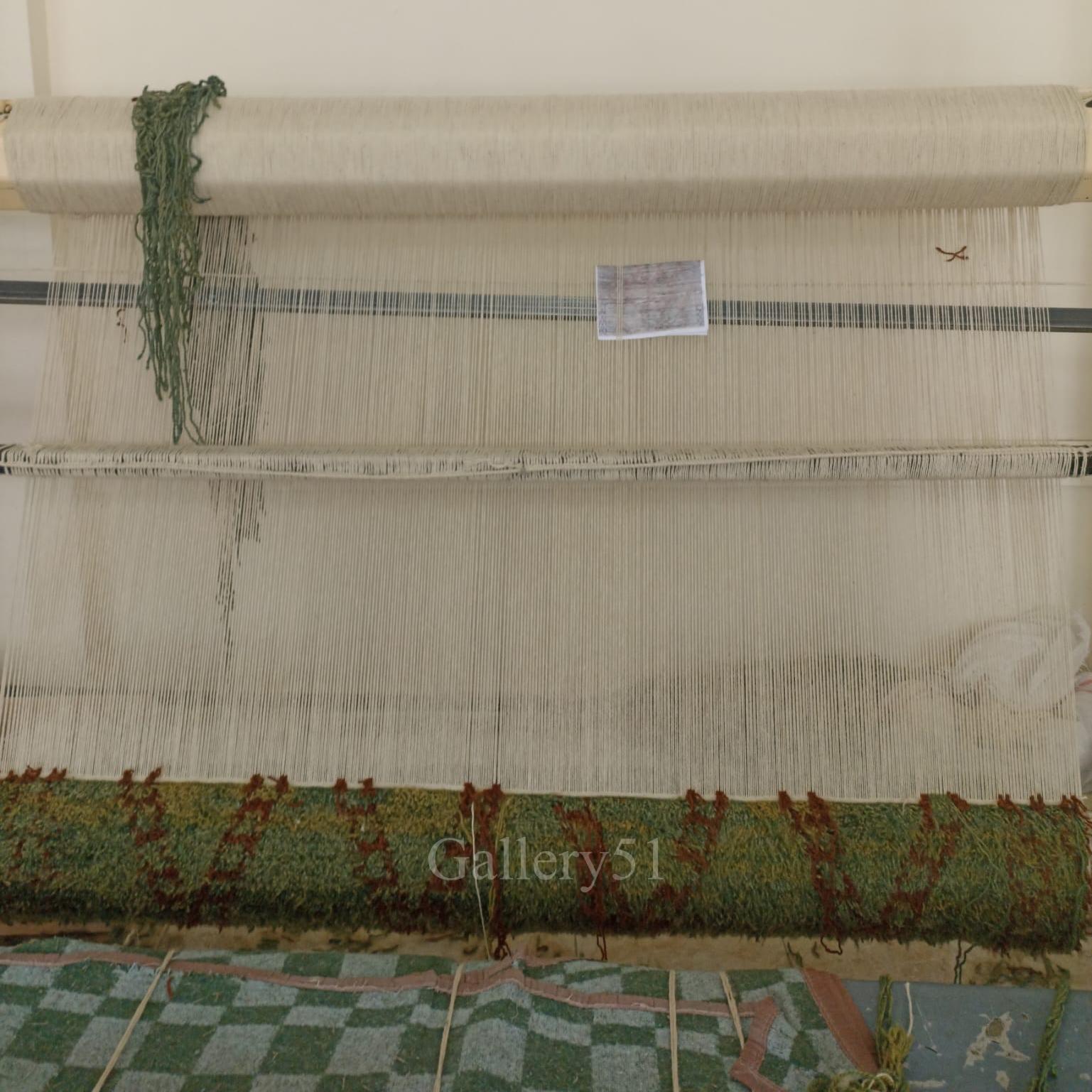 Moderner handgefertigter marokkanischer Berberteppich aus Wolle in Salbeigrün, Blau und Braun. Benutzerdefinierte Operationen. im Angebot 1