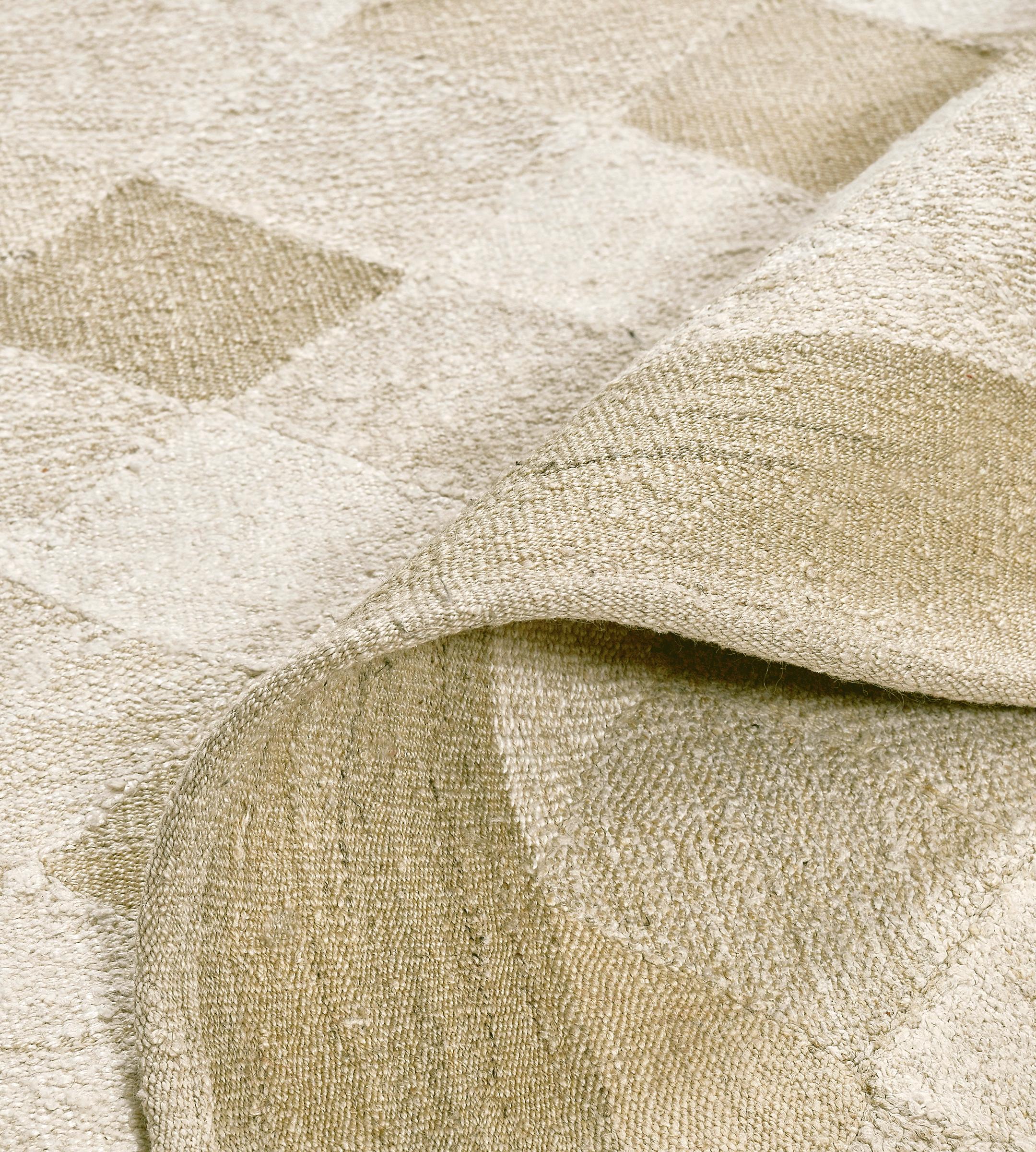 Moderner handgewebter Flachgewebe-Teppich aus karierter Wolle in Beige im Angebot 4