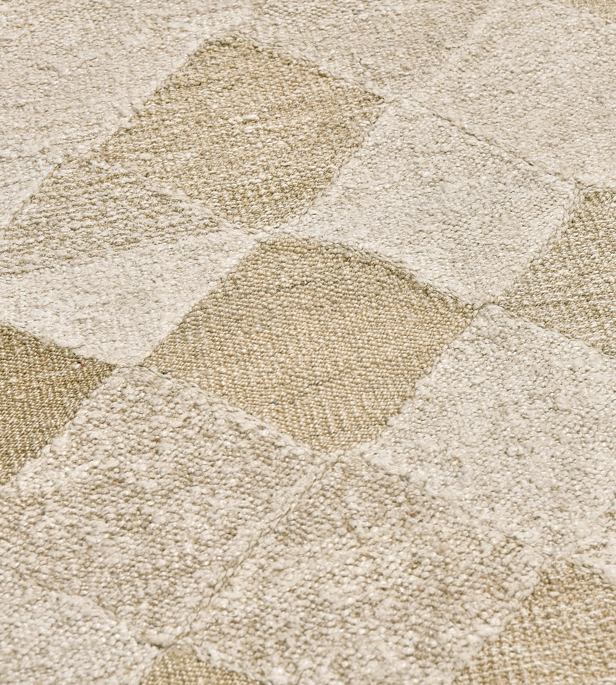 Moderner handgewebter Flachgewebe-Teppich aus karierter Wolle in Beige (Handgeknüpft) im Angebot