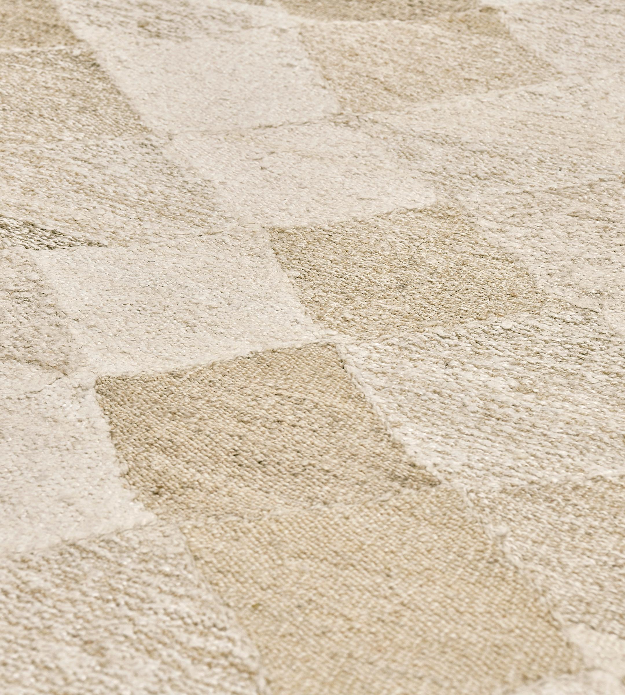Moderner handgewebter Flachgewebe-Teppich aus karierter Wolle in Beige im Angebot 1