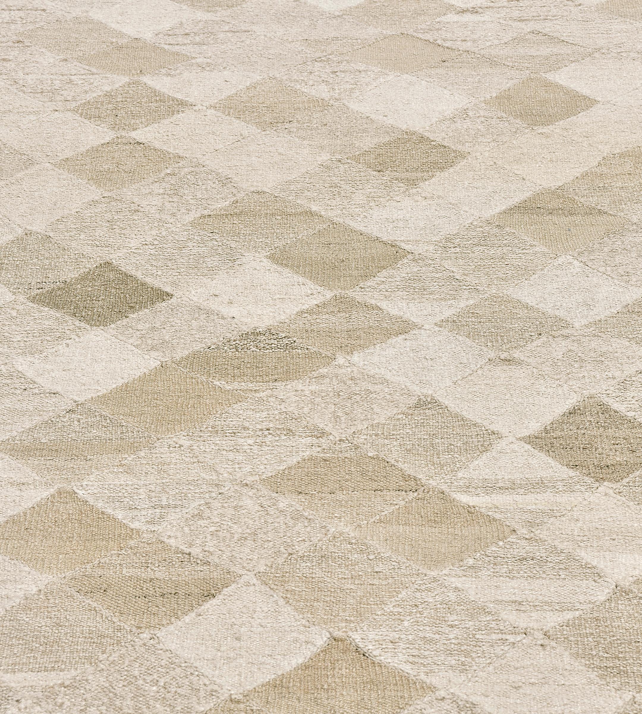 Moderner handgewebter Flachgewebe-Teppich aus karierter Wolle in Beige im Angebot 2