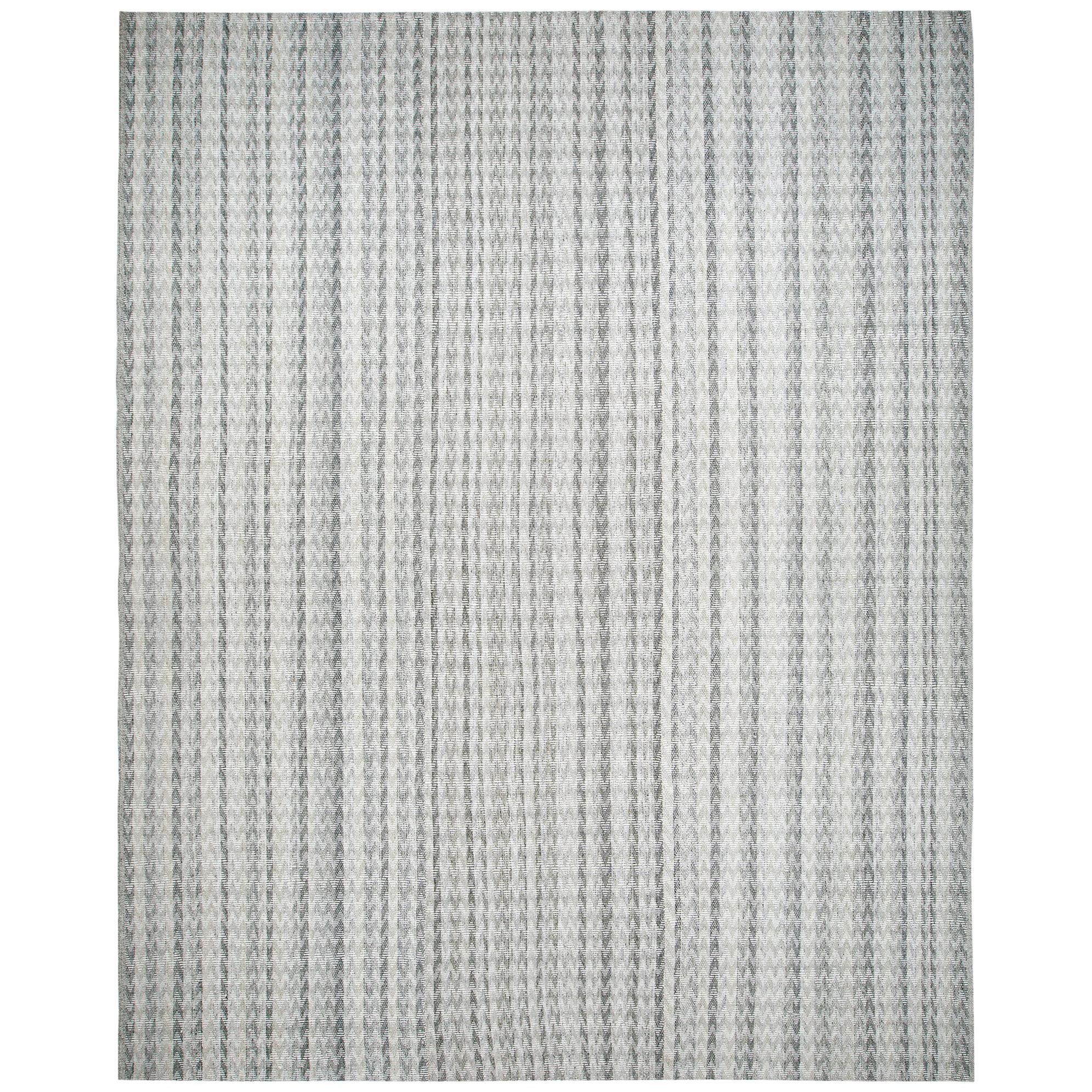 Modern Handwoven Flat-Weave Textured Rug in Grey and Ivory Color For Sale