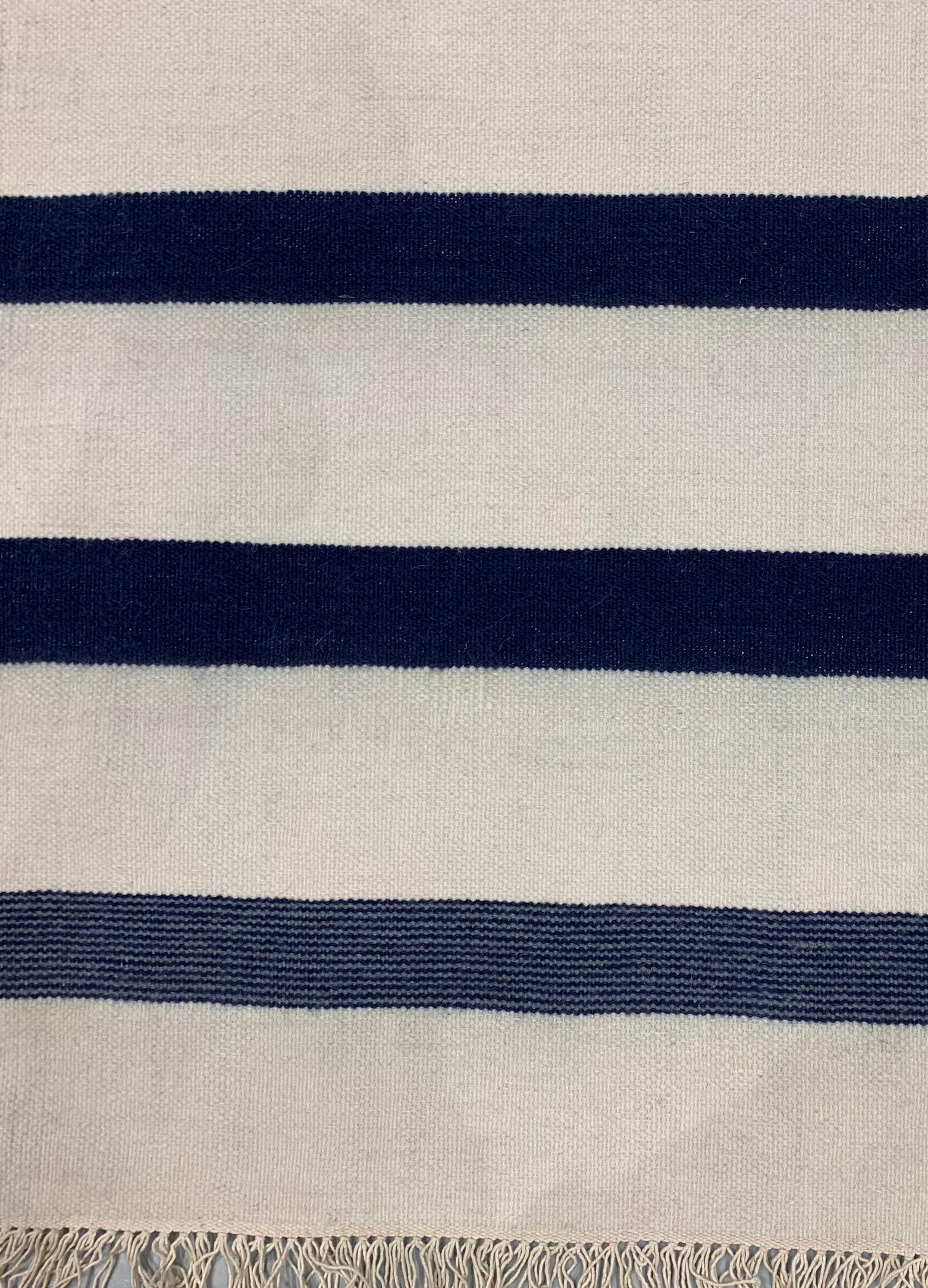 Modern Handwoven Elfenbein Kilim Schwarz & Elfenbein Teppich 4'1 x 6'2 (Wolle) im Angebot