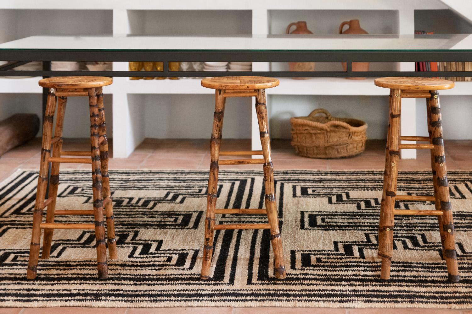 50% deposit Modern Handwoven Jute Carpet Rug Dhurrie Cream & Black Pyramid For Sale 8