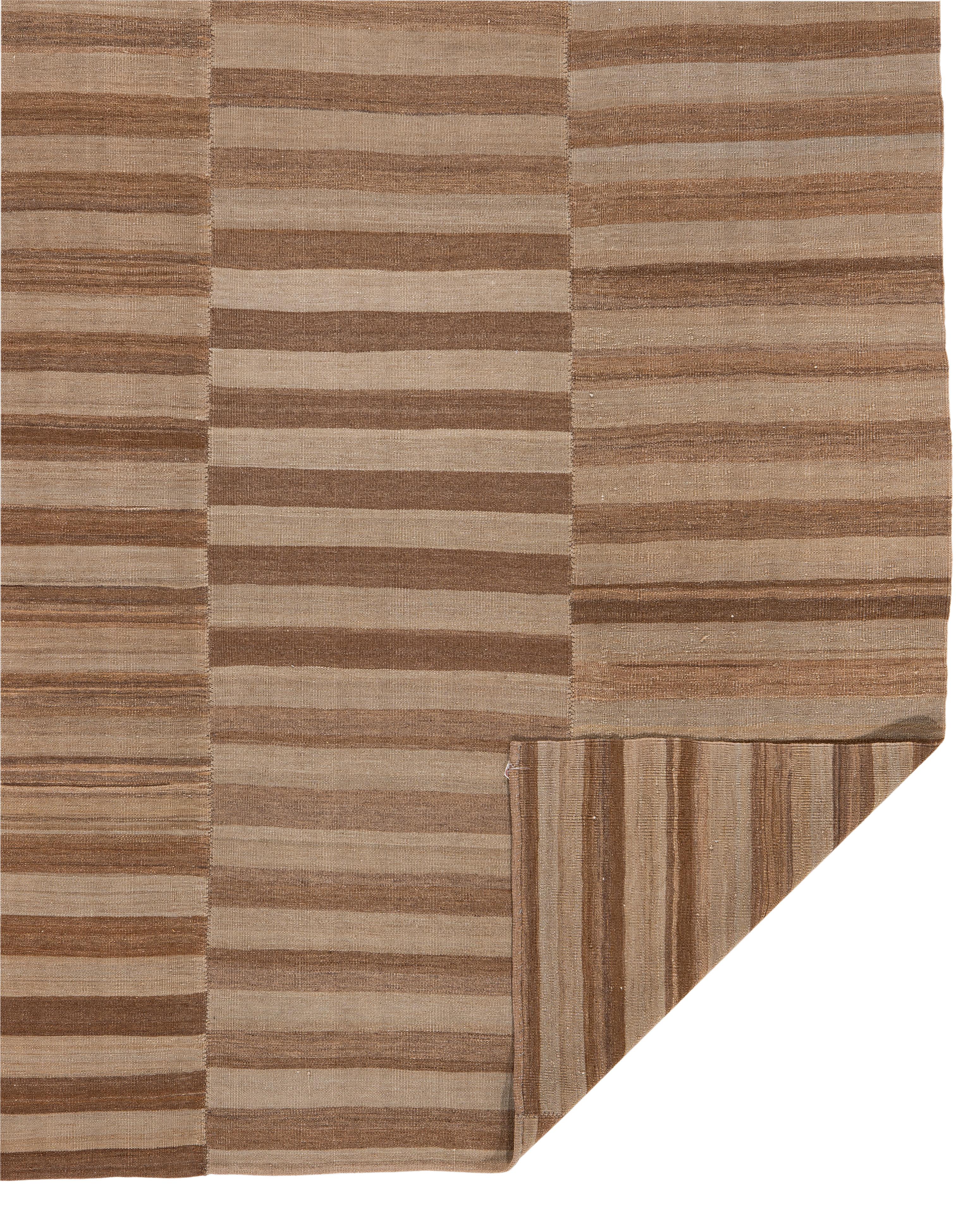 Kilim moderno tessuto a mano dall'Iran - Lana naturale a strisce neutre e terrose in vendita 3