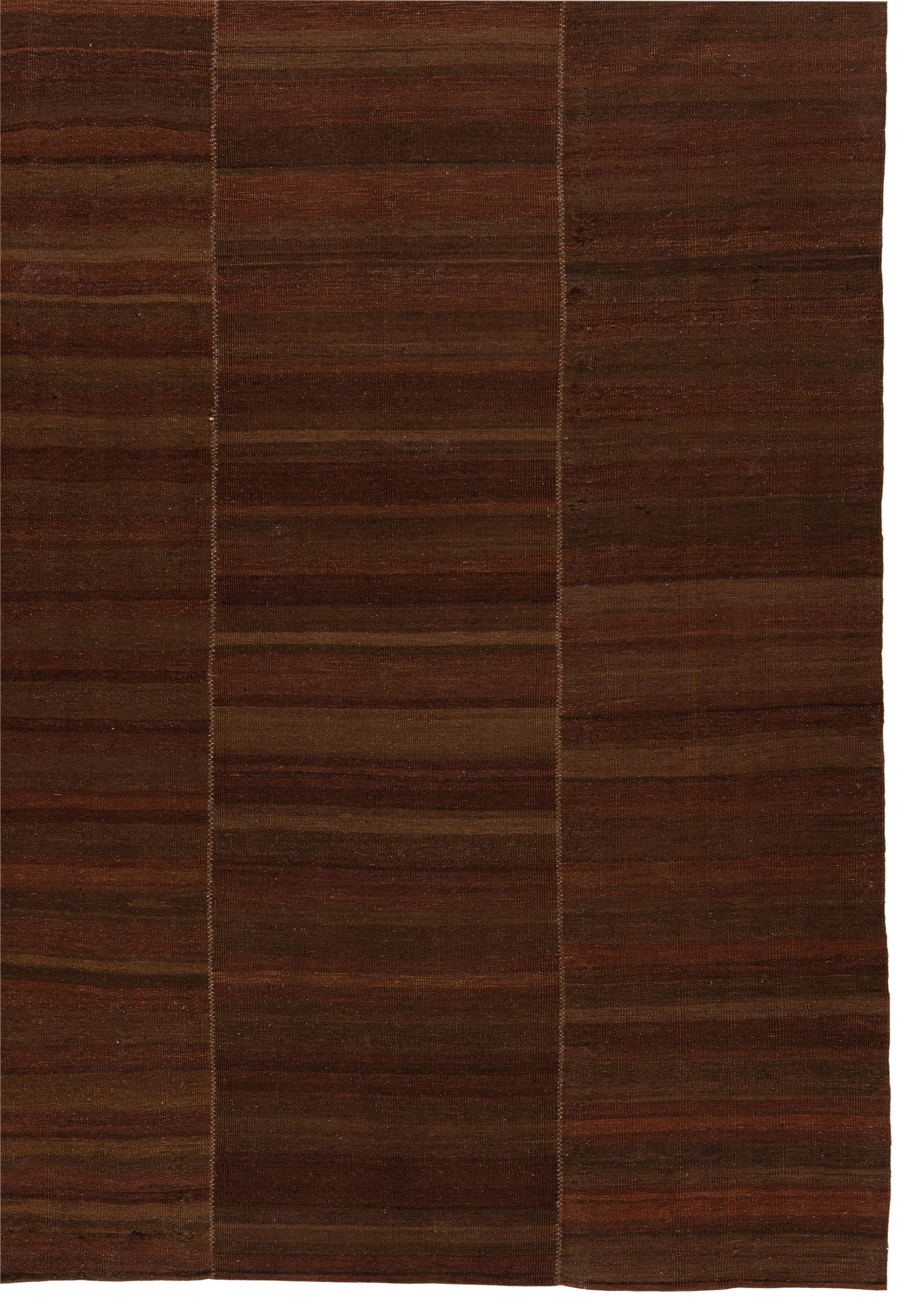 Kilim moderno tessuto a mano dall'Iran - Lana naturale nei toni caldi della terra in vendita 2