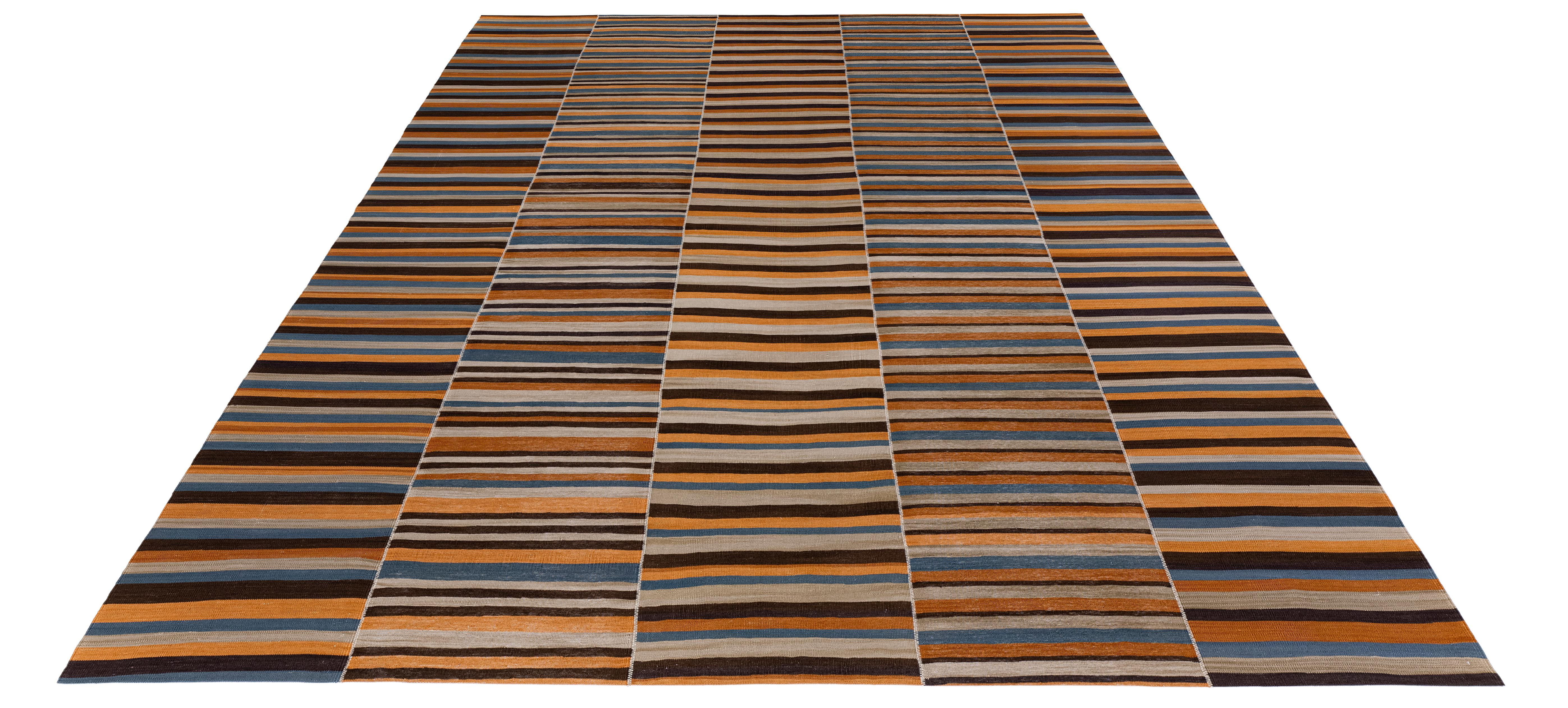 XXIe siècle et contemporain Tissu plat moderne Mazandaran tissé à la main - Laine naturelle, tons de terre rayés en vente