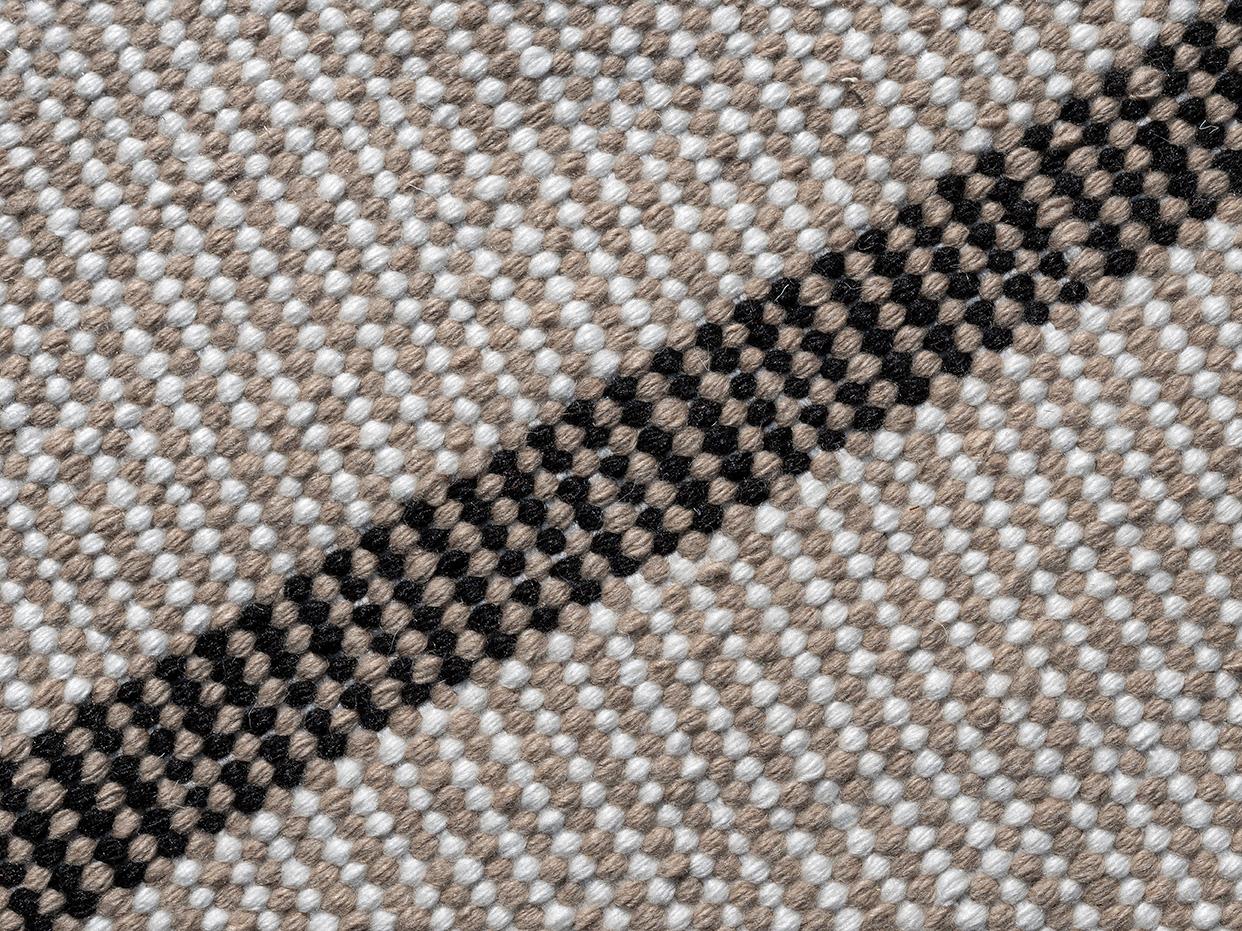 Hand-Woven Modern Handwoven Polypropylene Outdoor Rug Carpet Beige&Black Touareg For Sale