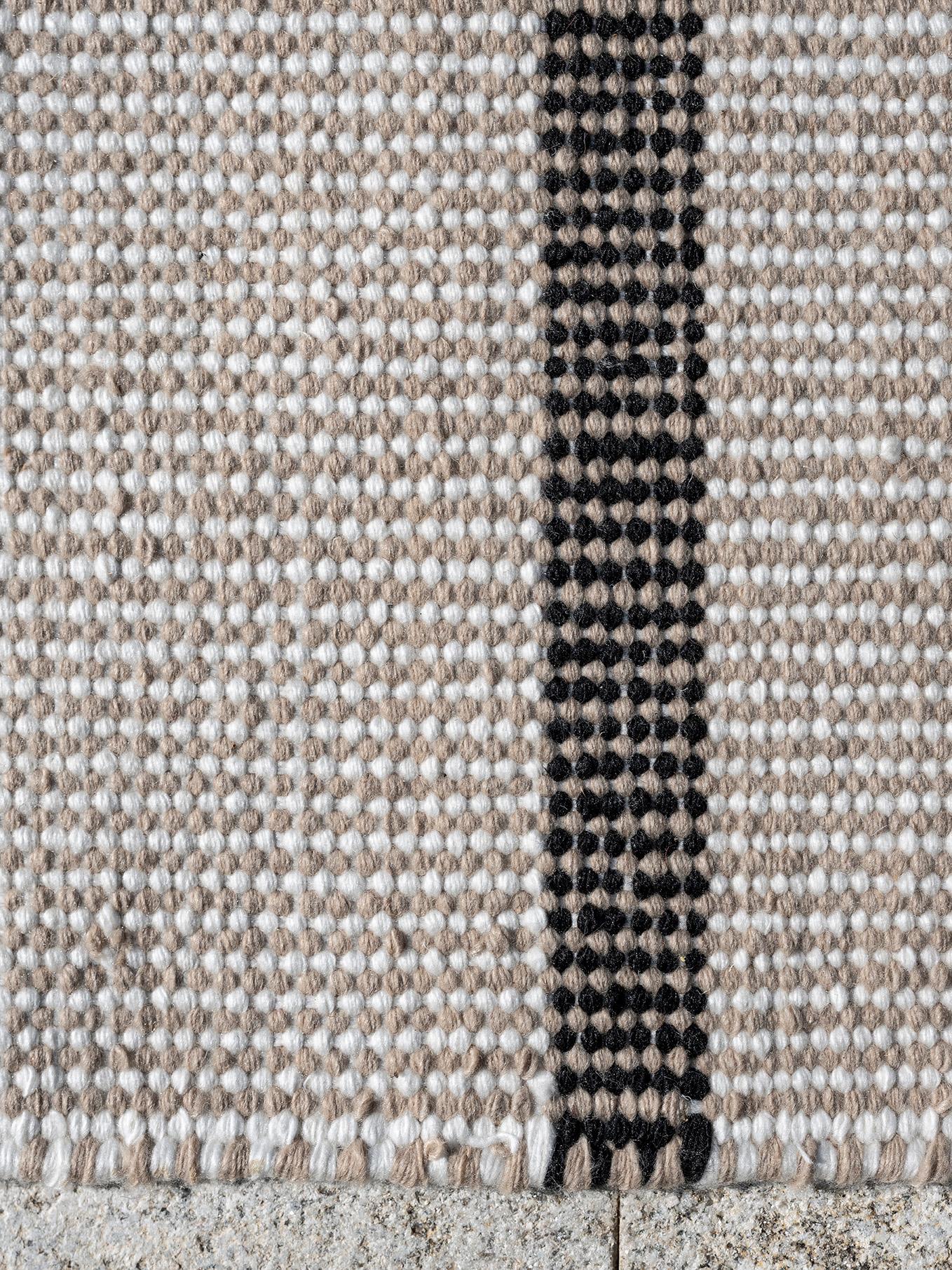 Contemporary Modern Handwoven Polypropylene Outdoor Rug Carpet Beige&Black Touareg For Sale