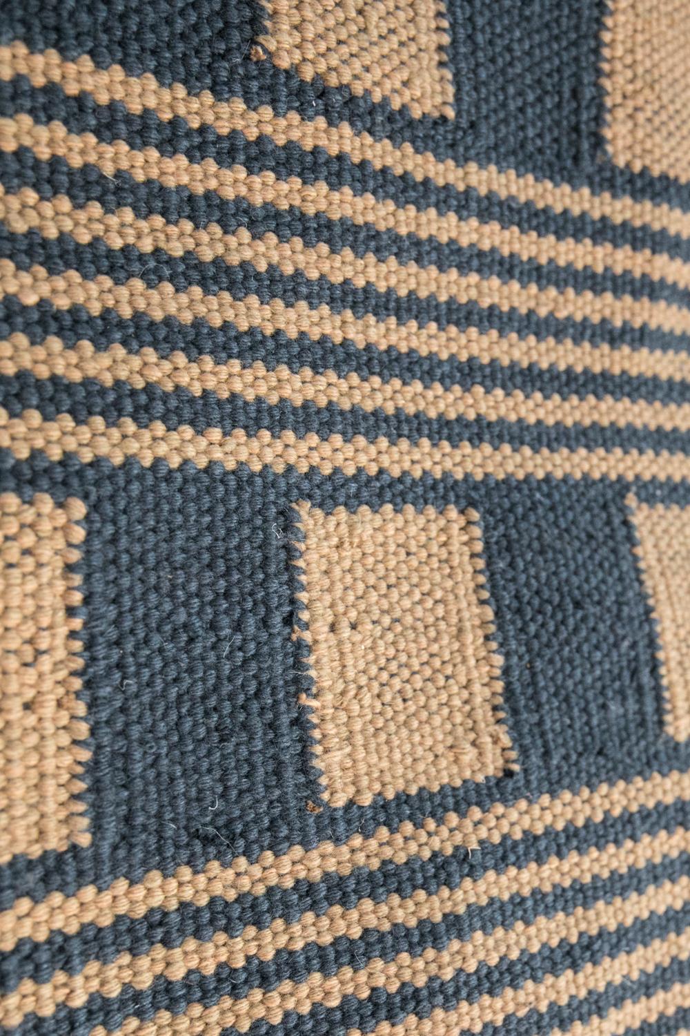 Indian Modern Handwoven Polypropylene Outdoor Rug Carpet Blue&Beige Trattoria For Sale