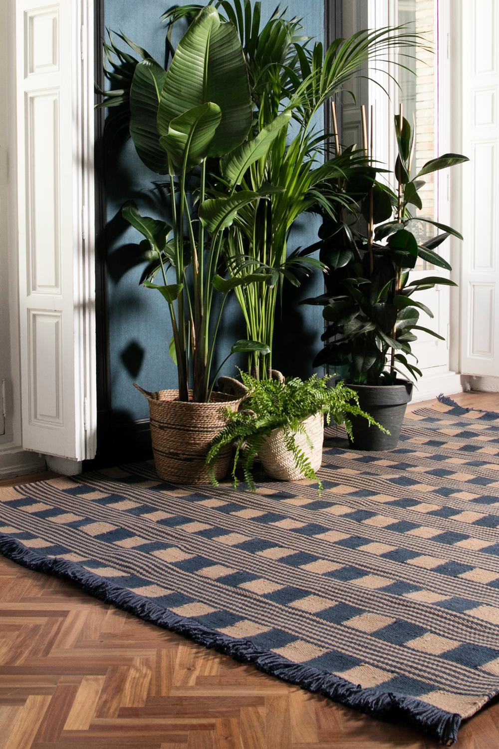 Modern Handwoven Polypropylene Outdoor Rug Carpet Blue&Beige Trattoria For Sale 2