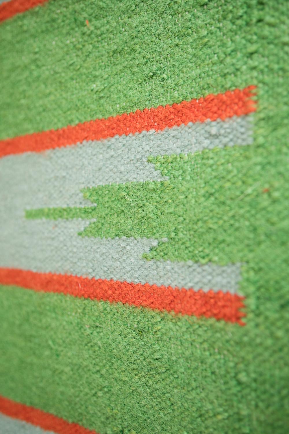Moderner handgewebter Polypropylen-Teppich für den Außenbereich Teppich Grün Orange&Blau Chichimeca im Angebot 3