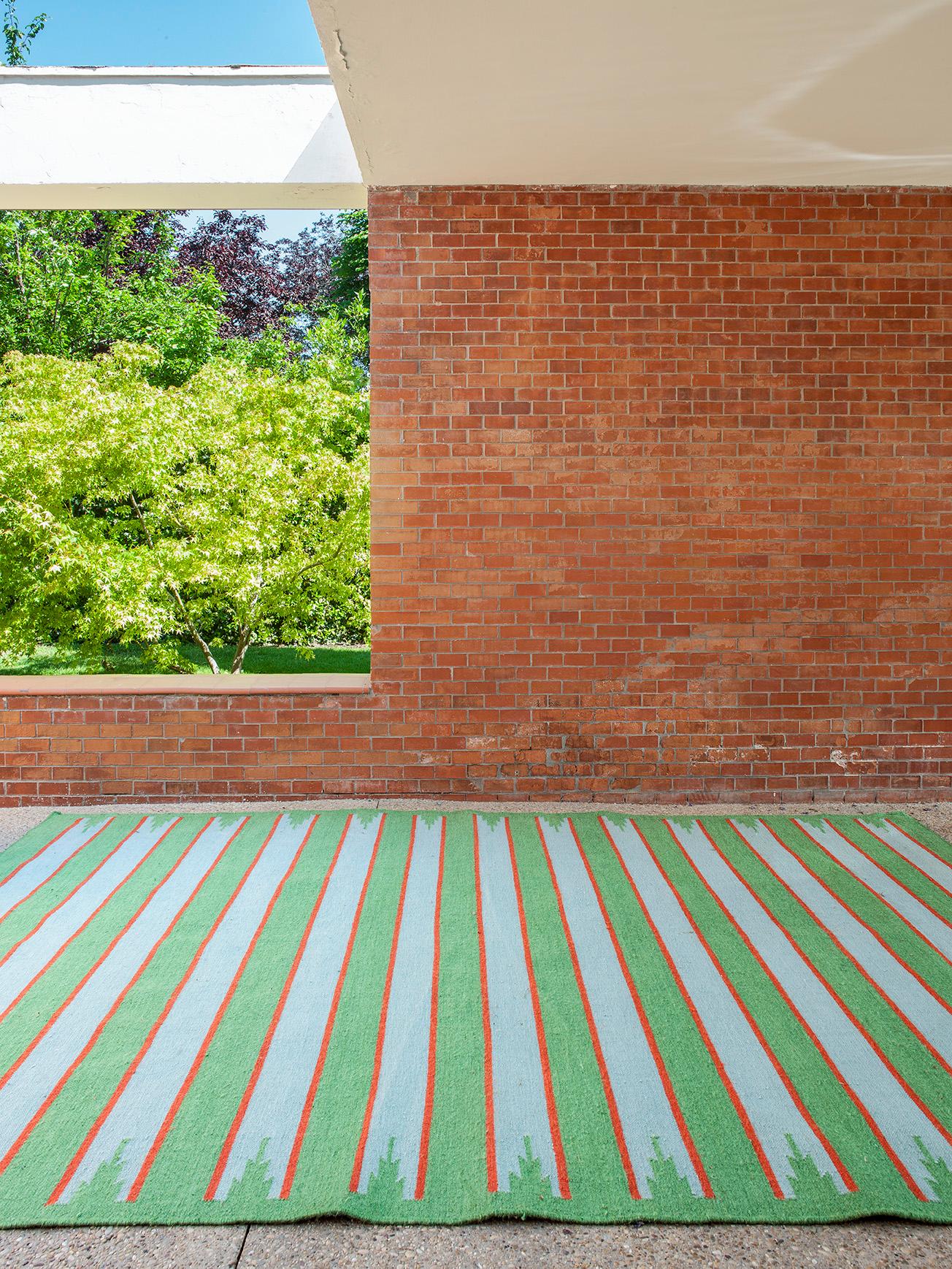 Moderner handgewebter Polypropylen-Teppich für den Außenbereich Teppich Grün Orange&Blau Chichimeca (Handgewebt) im Angebot