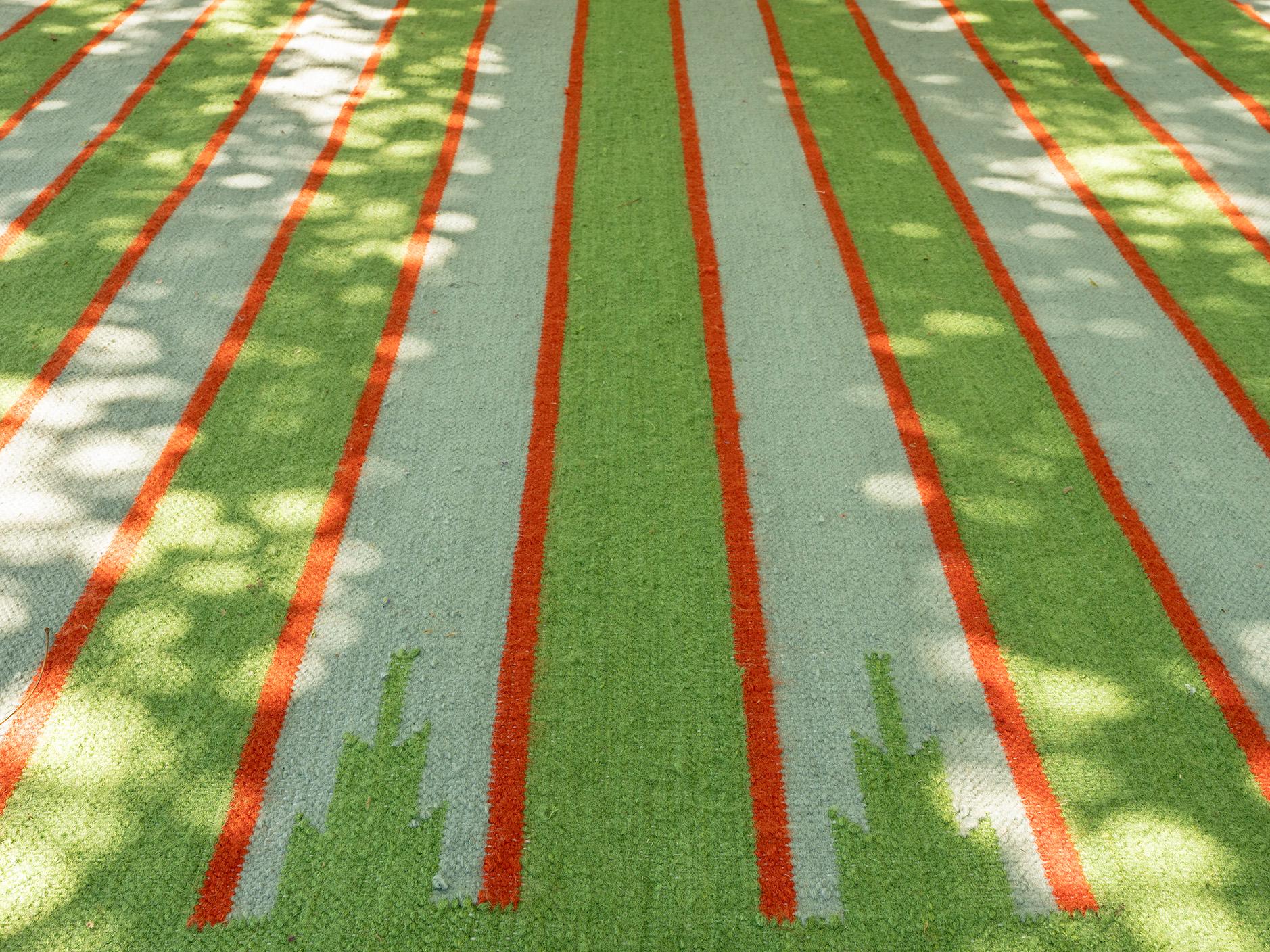 Moderner handgewebter Polypropylen-Teppich für den Außenbereich Teppich Grün Orange&Blau Chichimeca im Angebot 1