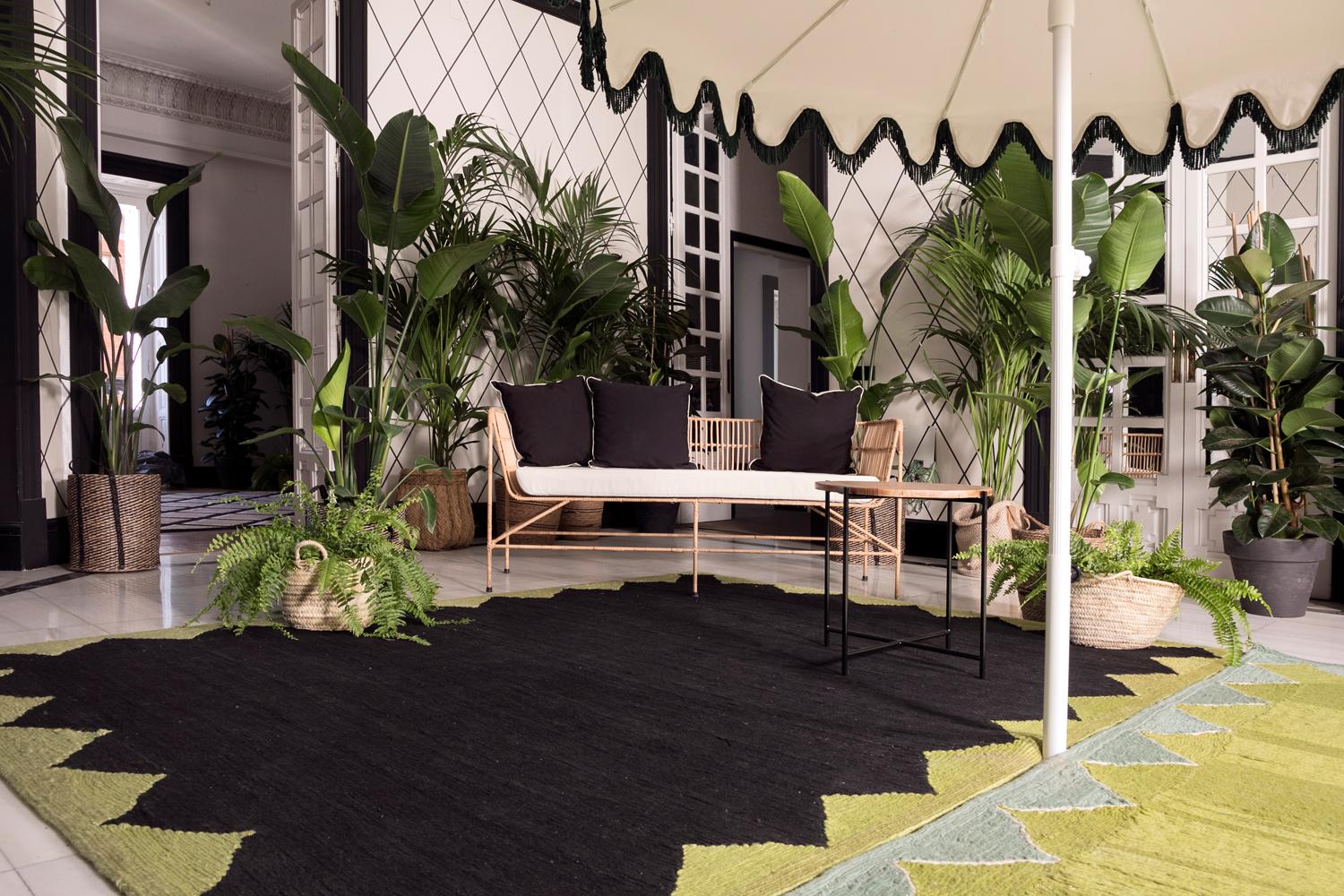 Modern Handwoven Polypropylene Outdoor Rug Carpet Green&Black Gelato For Sale 3