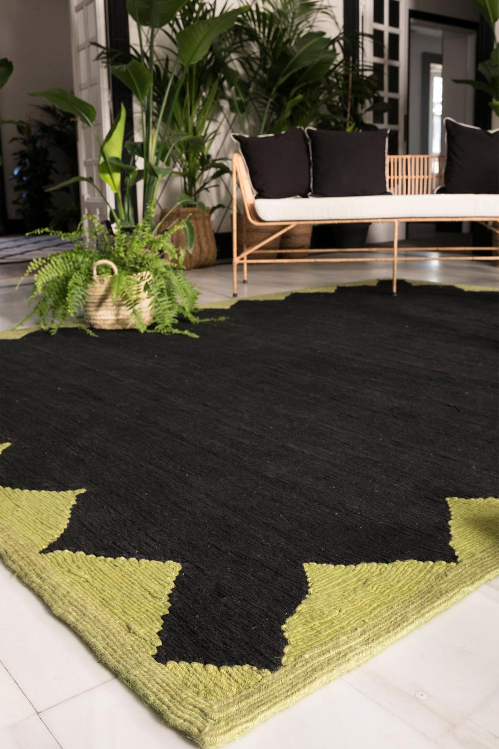 Modern Handwoven Polypropylene Outdoor Rug Carpet Green&Black Gelato For Sale 4