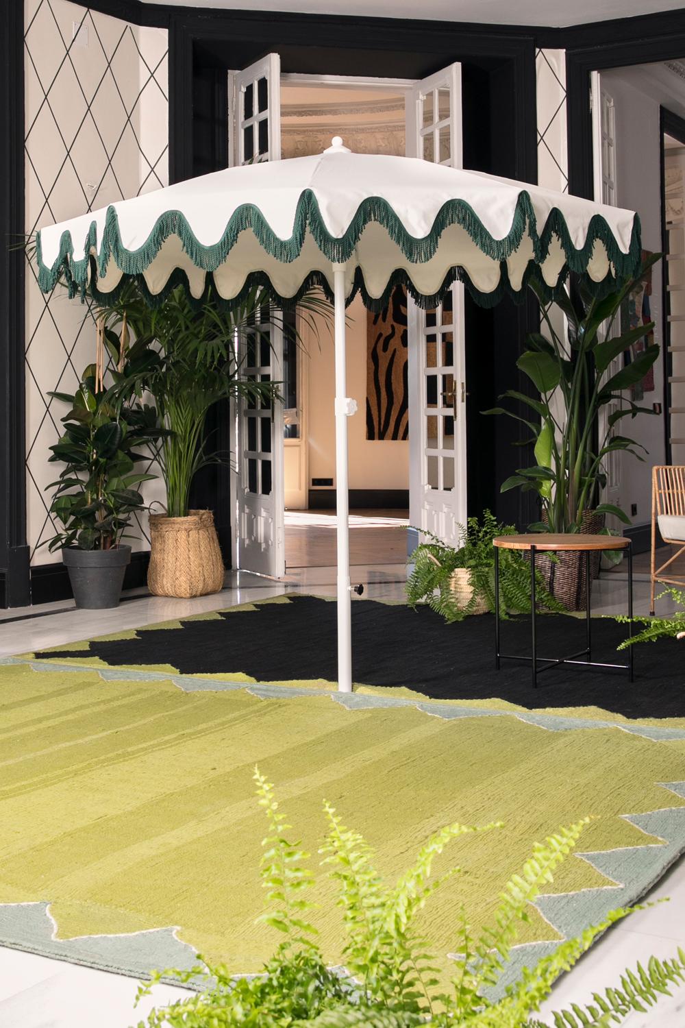 Modern Handwoven Polypropylene Outdoor Rug Carpet Green&Black Gelato For Sale 5