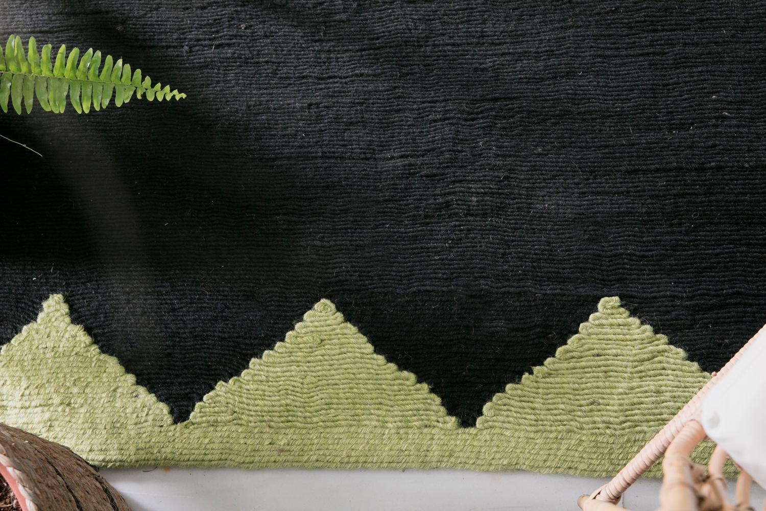 Modern Handwoven Polypropylene Outdoor Rug Carpet Green&Black Gelato For Sale 9