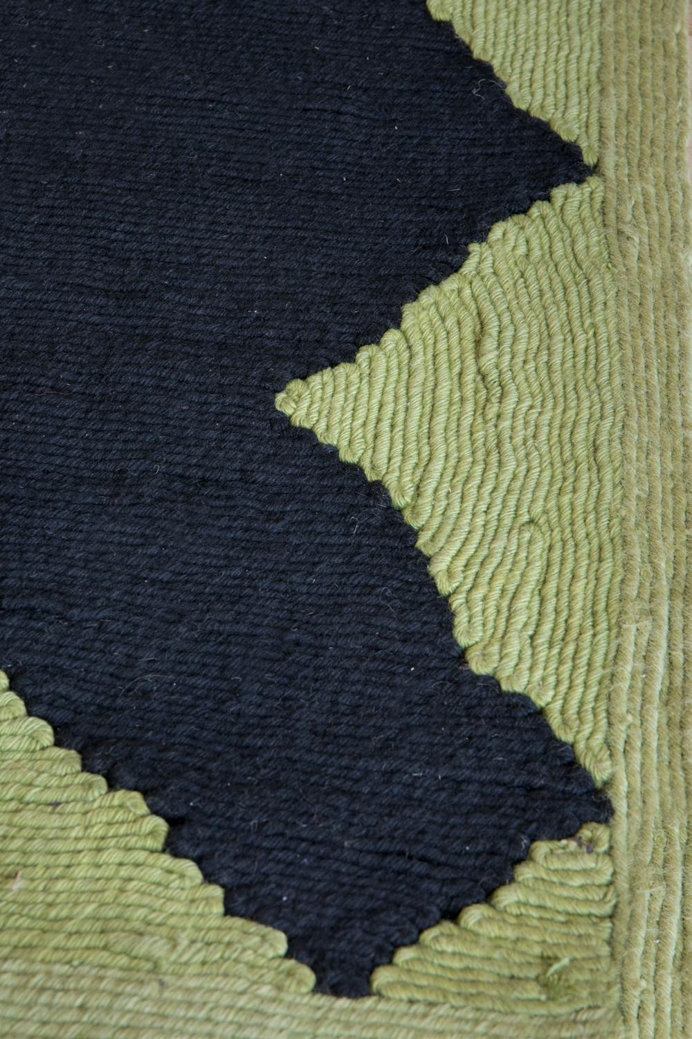 Indian Modern Handwoven Polypropylene Outdoor Rug Carpet Green&Black Gelato For Sale