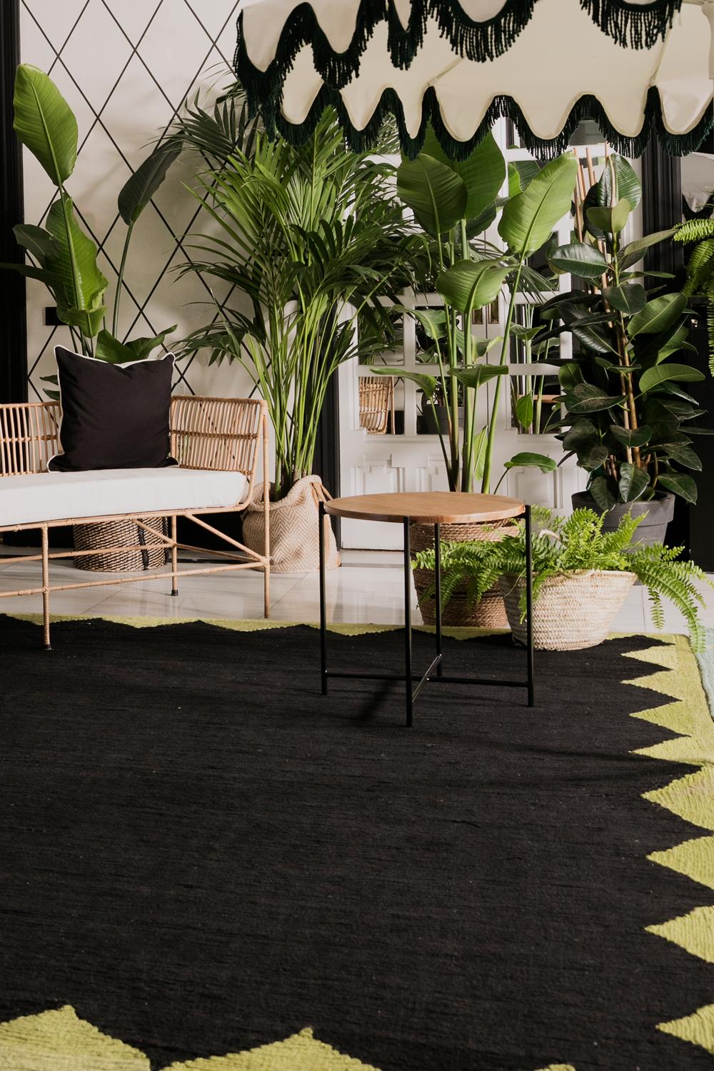 Modern Handwoven Polypropylene Outdoor Rug Carpet Green&Black Gelato In New Condition For Sale In Madrid, ES