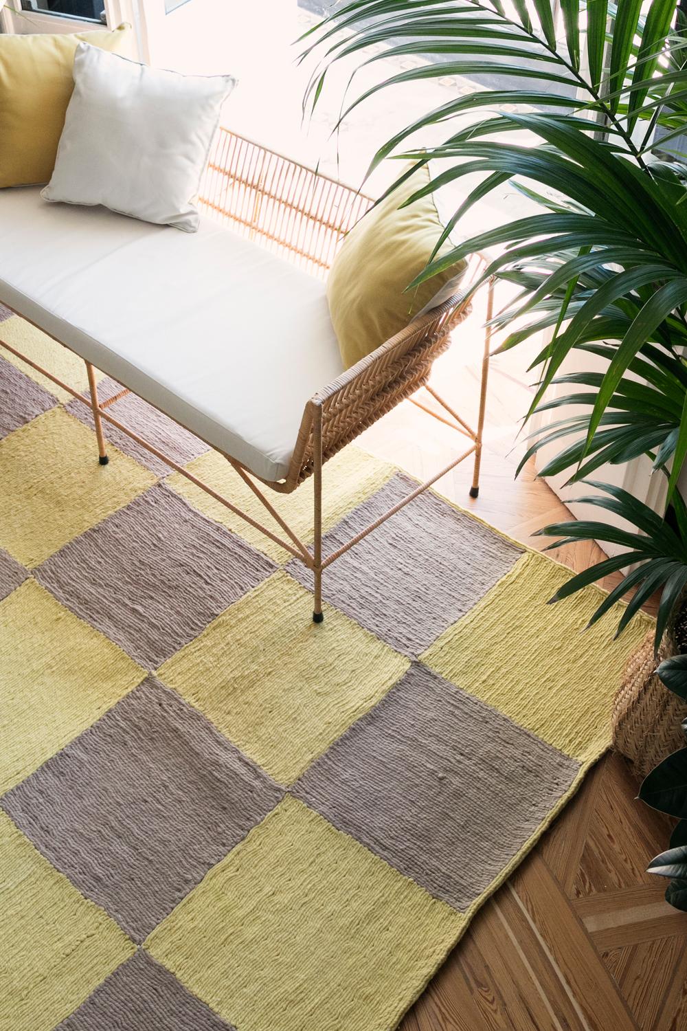 Contemporary Modern Handwoven Polypropylene Outdoor Rug Carpet Light Green&Beige Trastevere For Sale