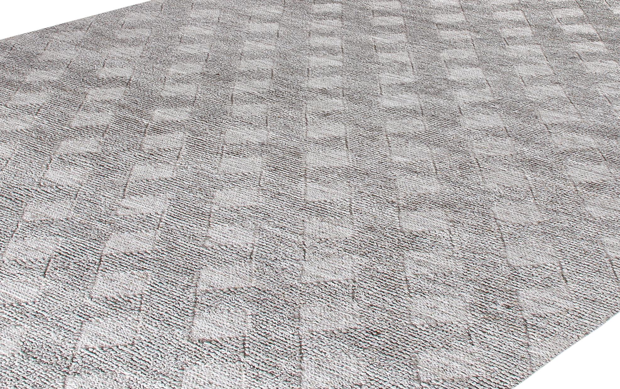 Moderner handgewebter Teppich aus neuseeländischer Merinowolle - neutrale, minimale Geometrie (Indisch) im Angebot