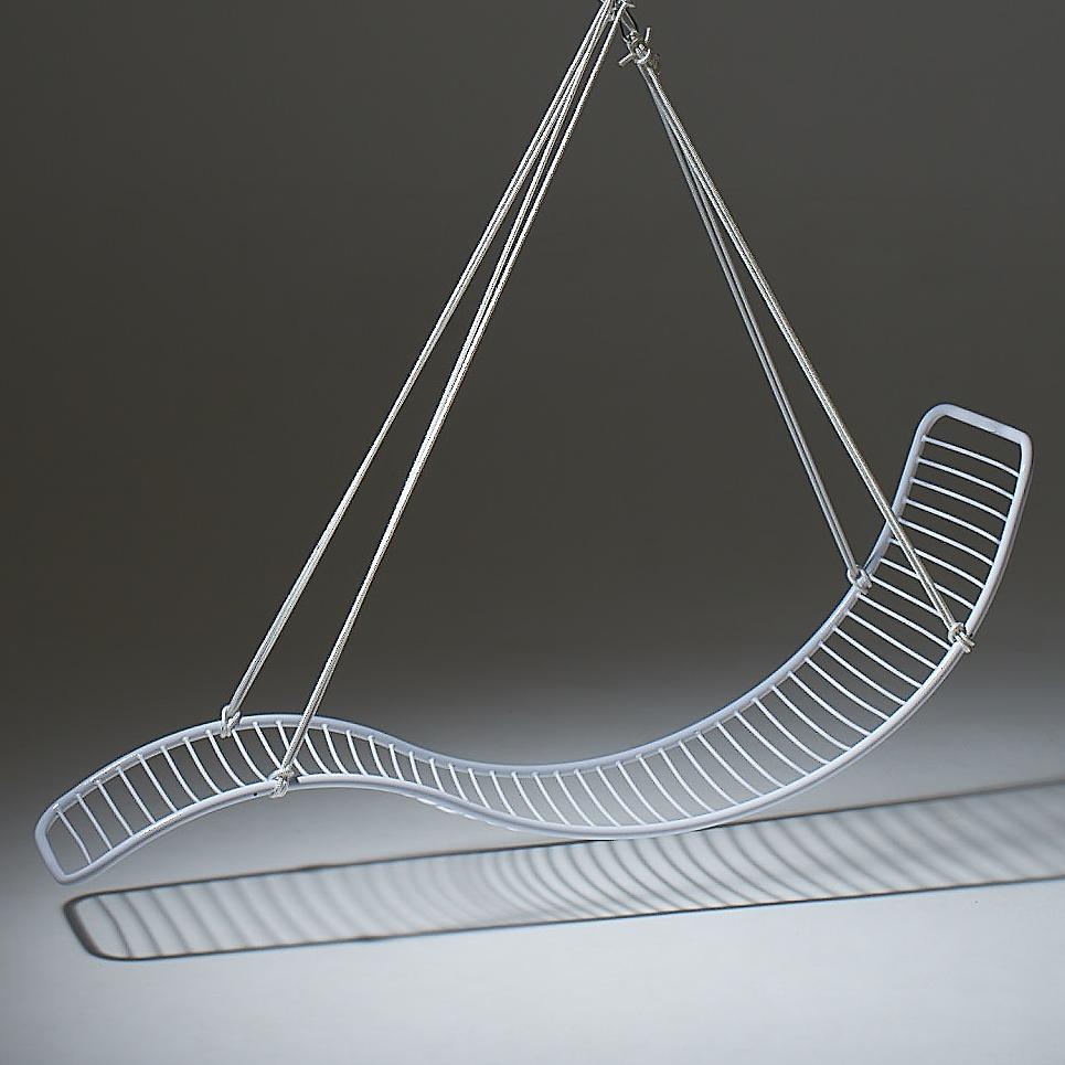 Los columpios colgantes CURVE y POD son fluidos y orgánicos. Se inspiran en la naturaleza y recuerdan las formas orgánicas de las semillas. Son modernas, minimalistas y llamativas por su atractivo visual.
 
Estas sillas han sido diseñadas para ser